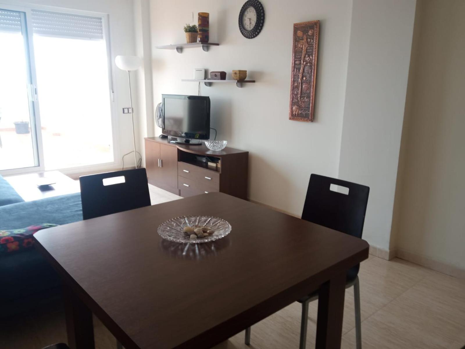 Apartamento de Dos Dormitorios con Vista a la Piscina
