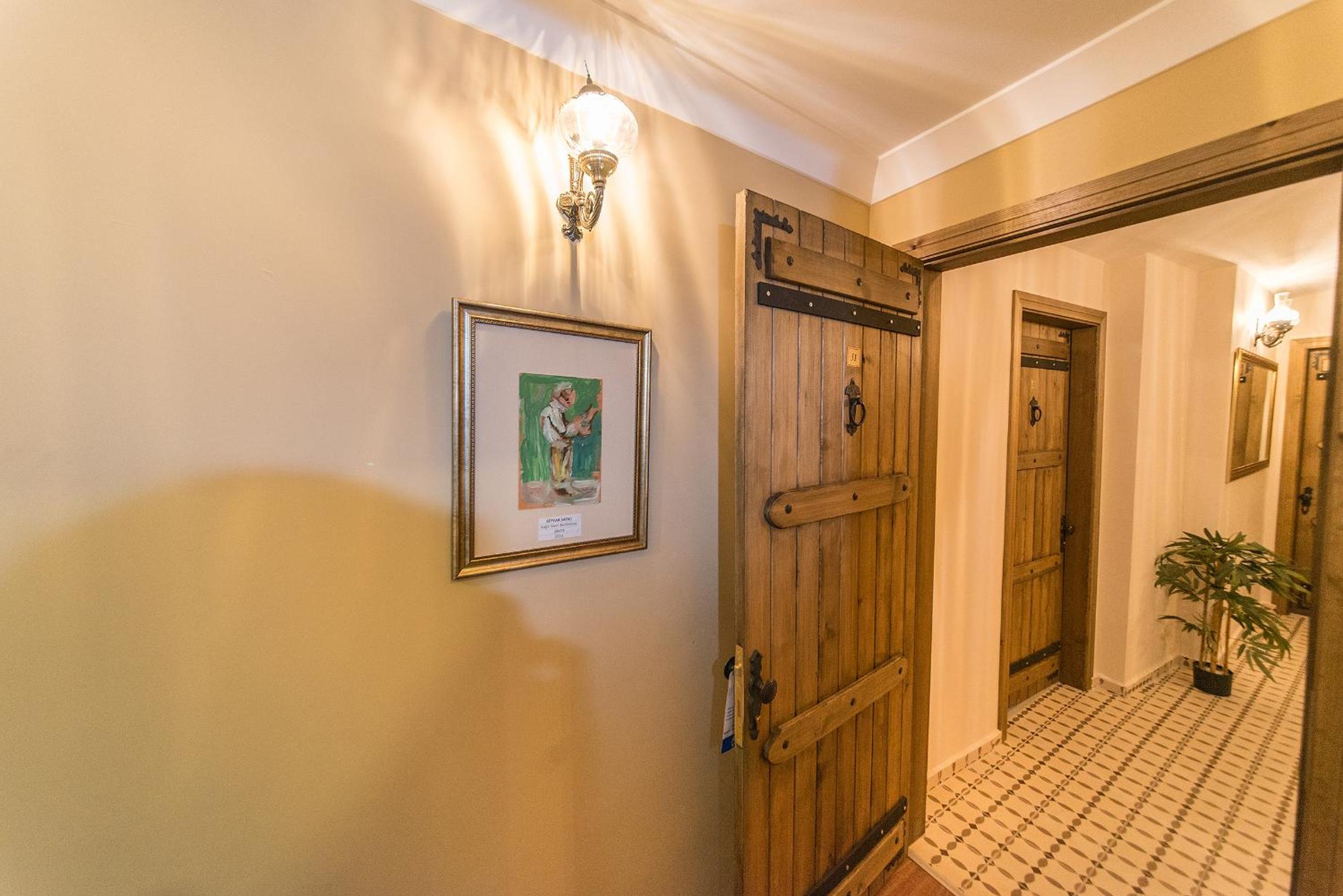 Junior Suite with Balcony - Photo 7