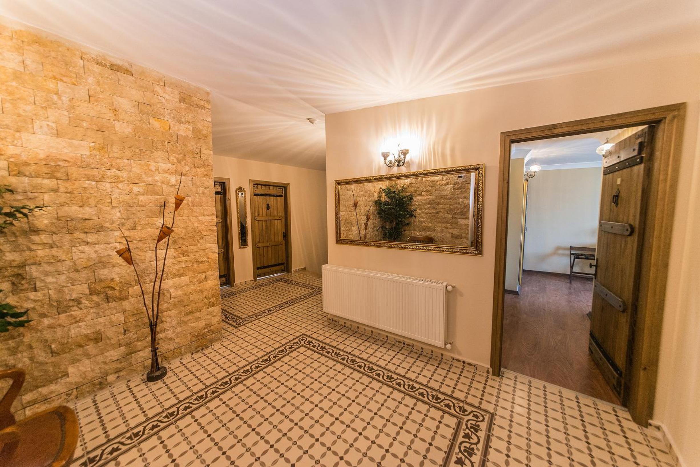 Junior Suite with Balcony - Photo 3