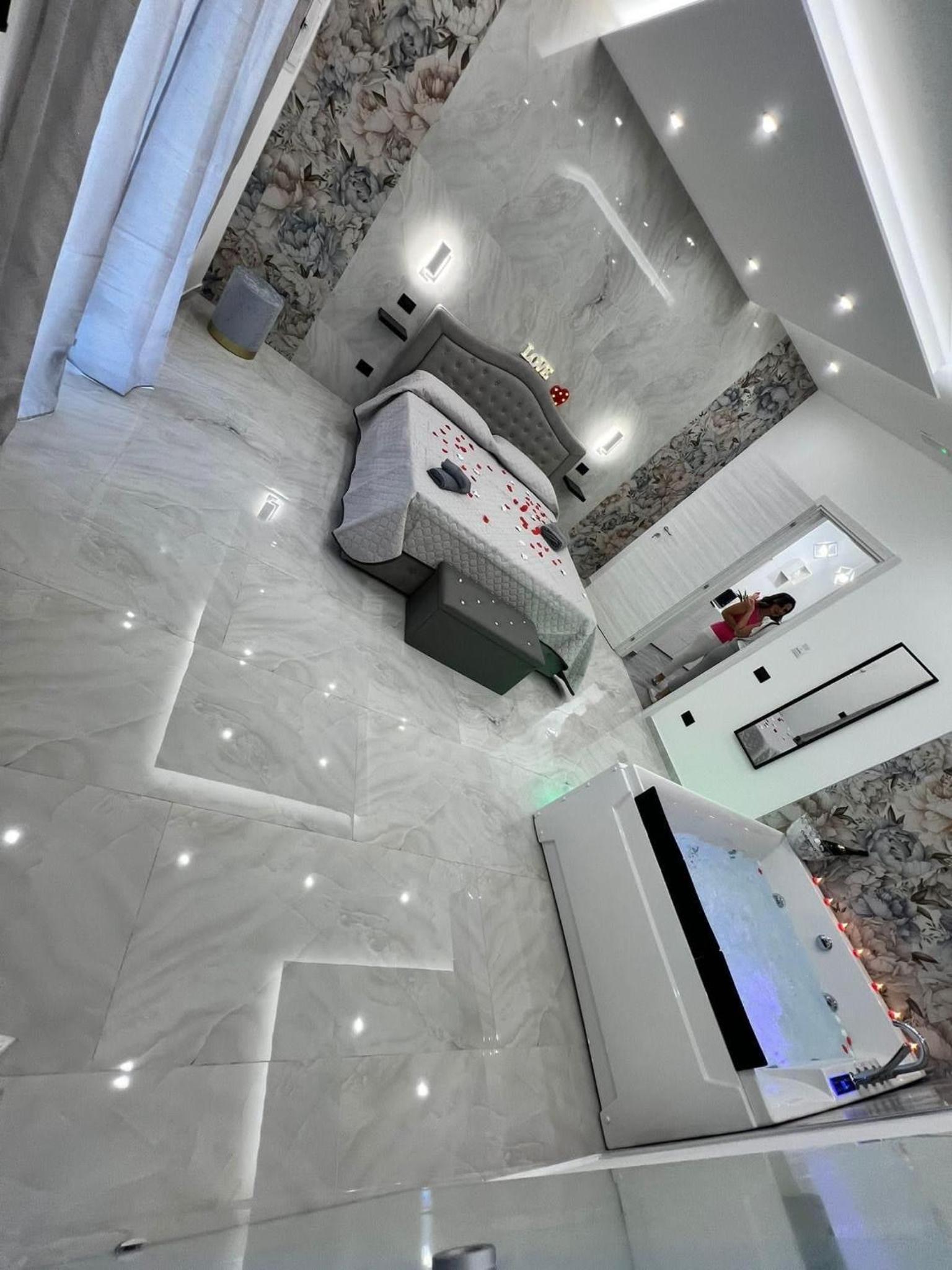 Suite with Spa Bath