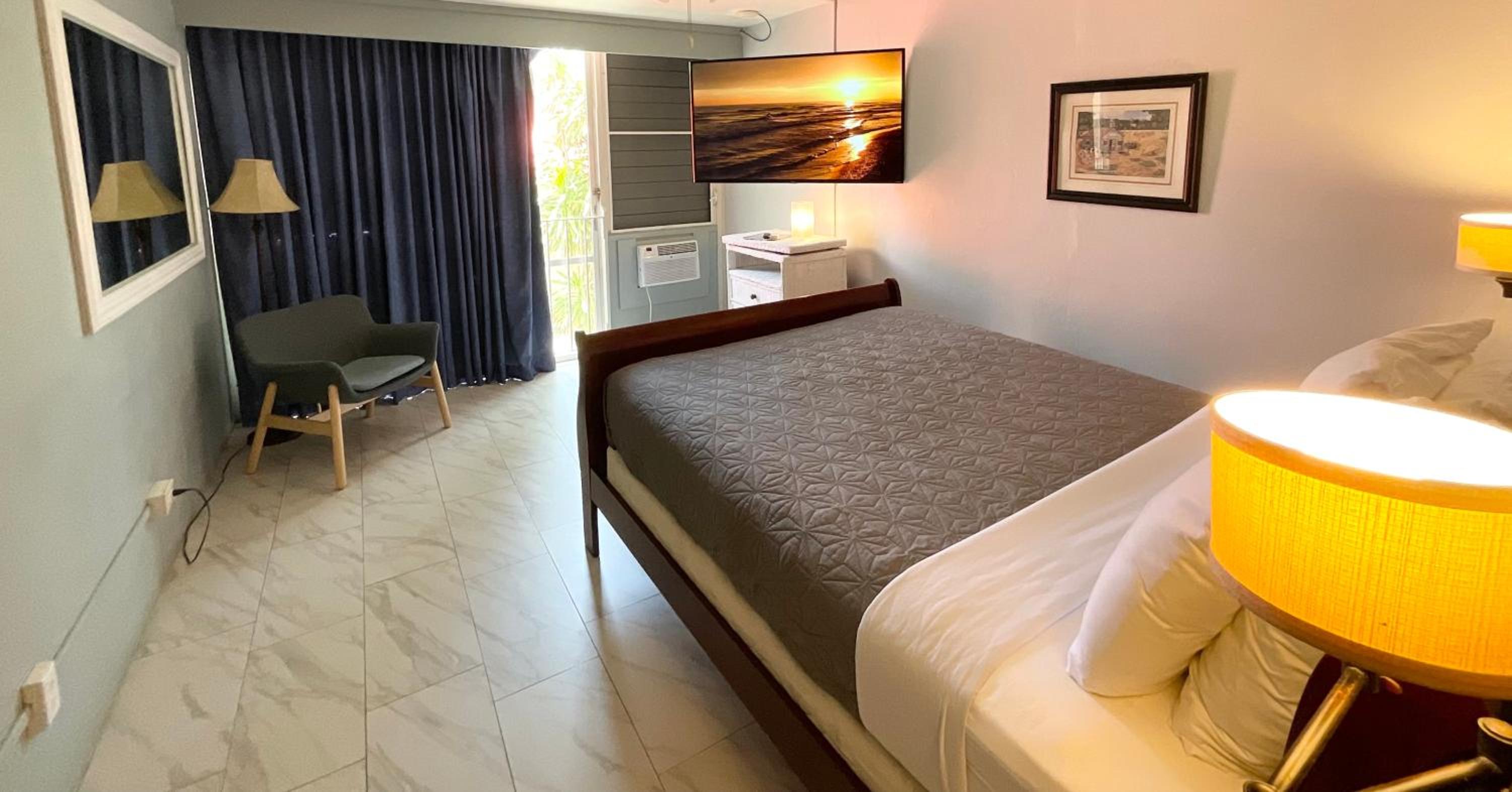 Deluxe Queen Room
