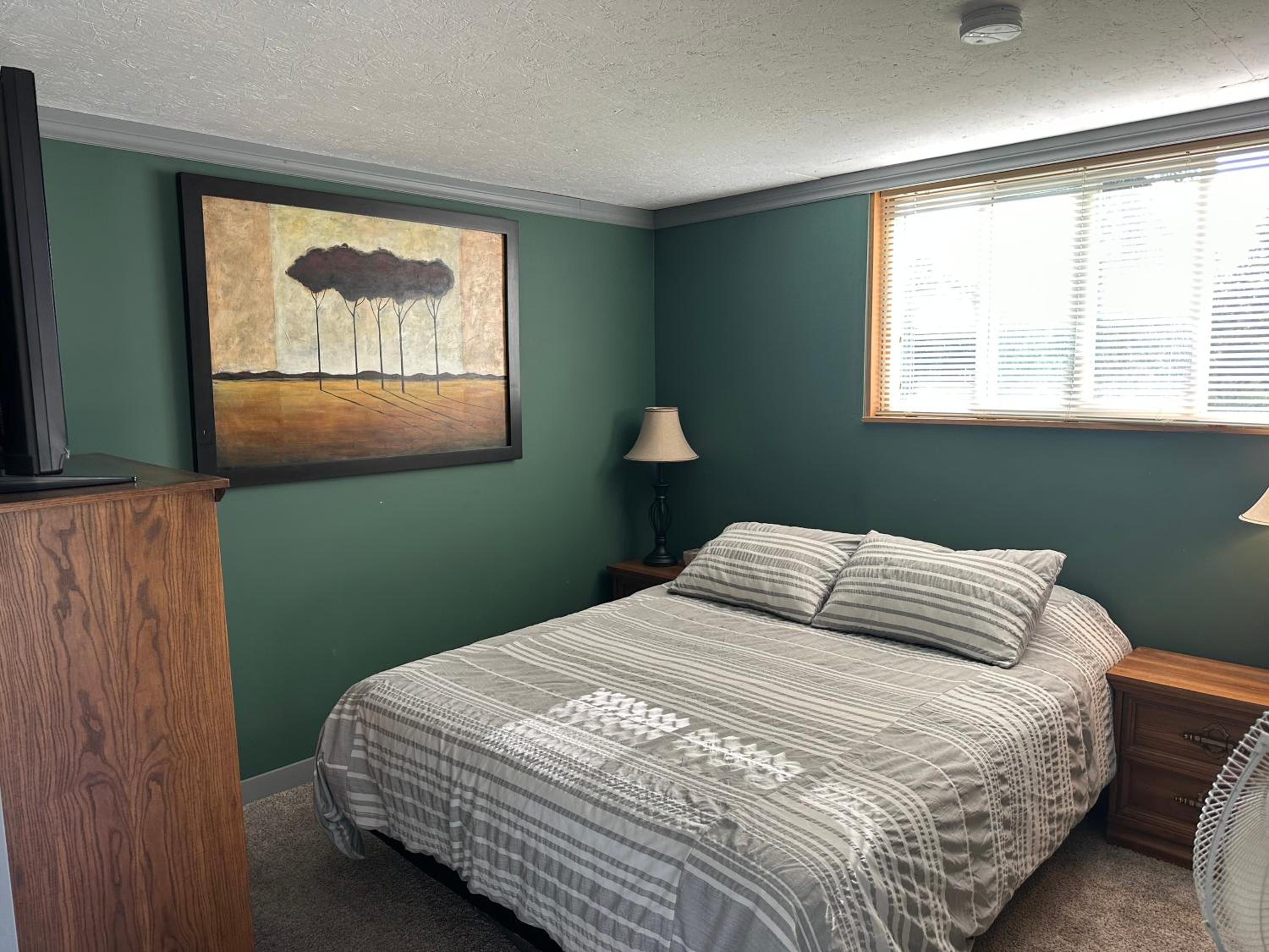 Queen Room photo 1