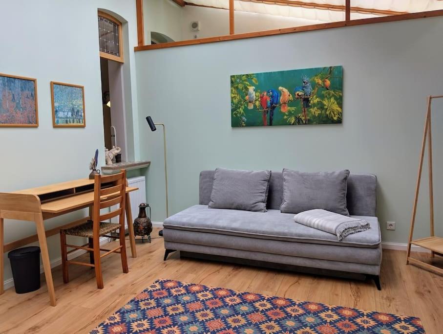 One-Bedroom Apartment photo 2
