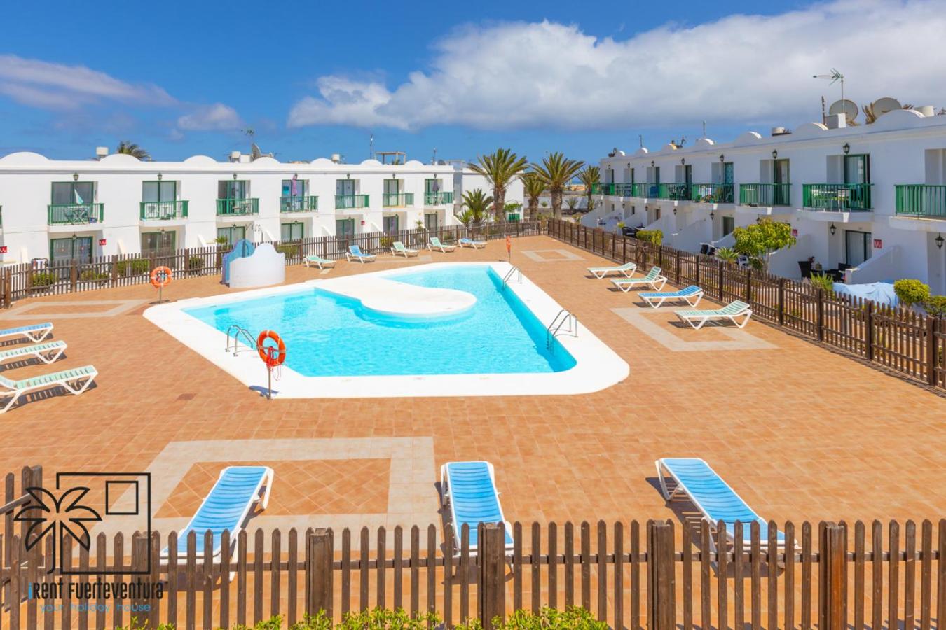 Apartamento con vista a la piscina