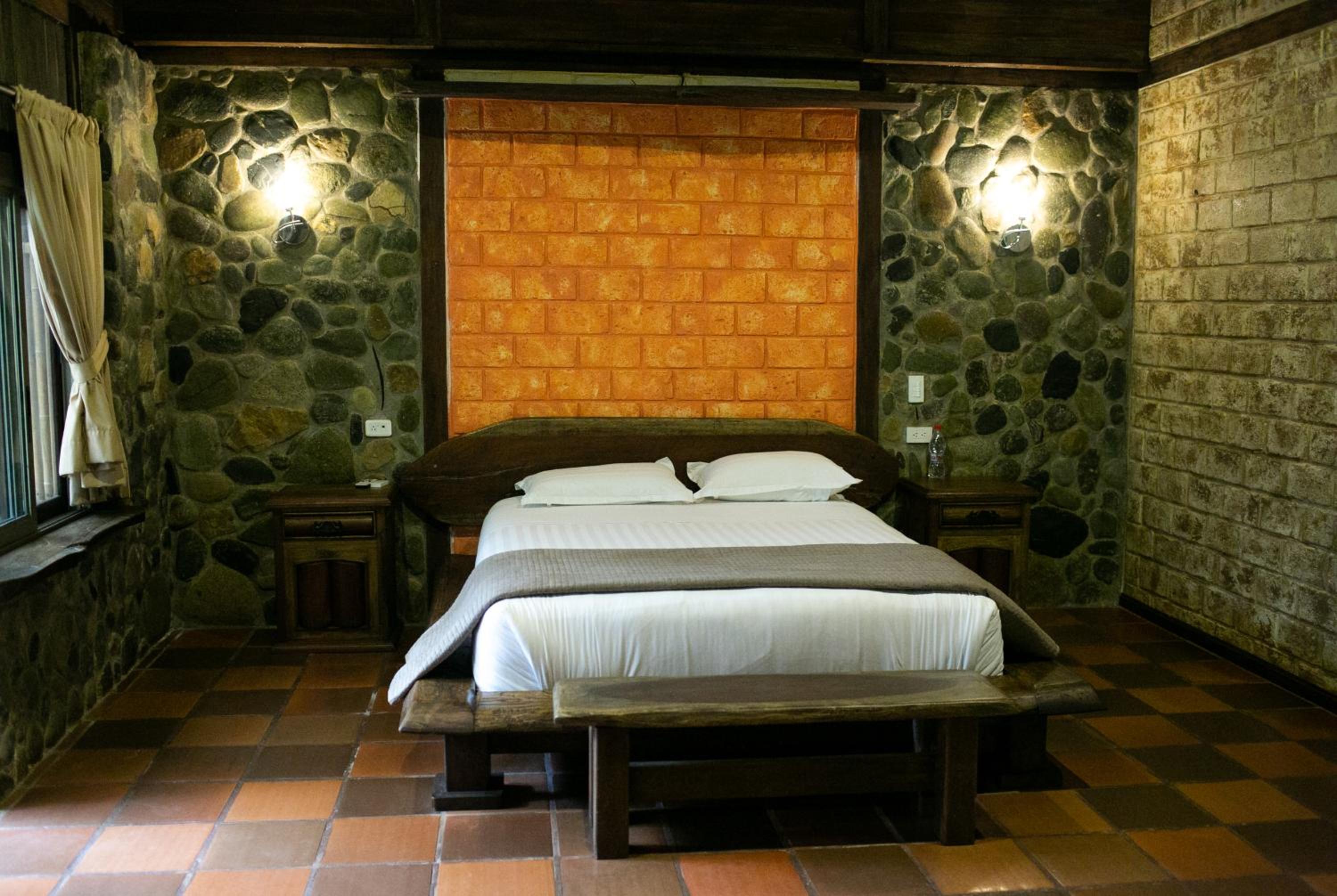 Deluxe Queen Room photo 2
