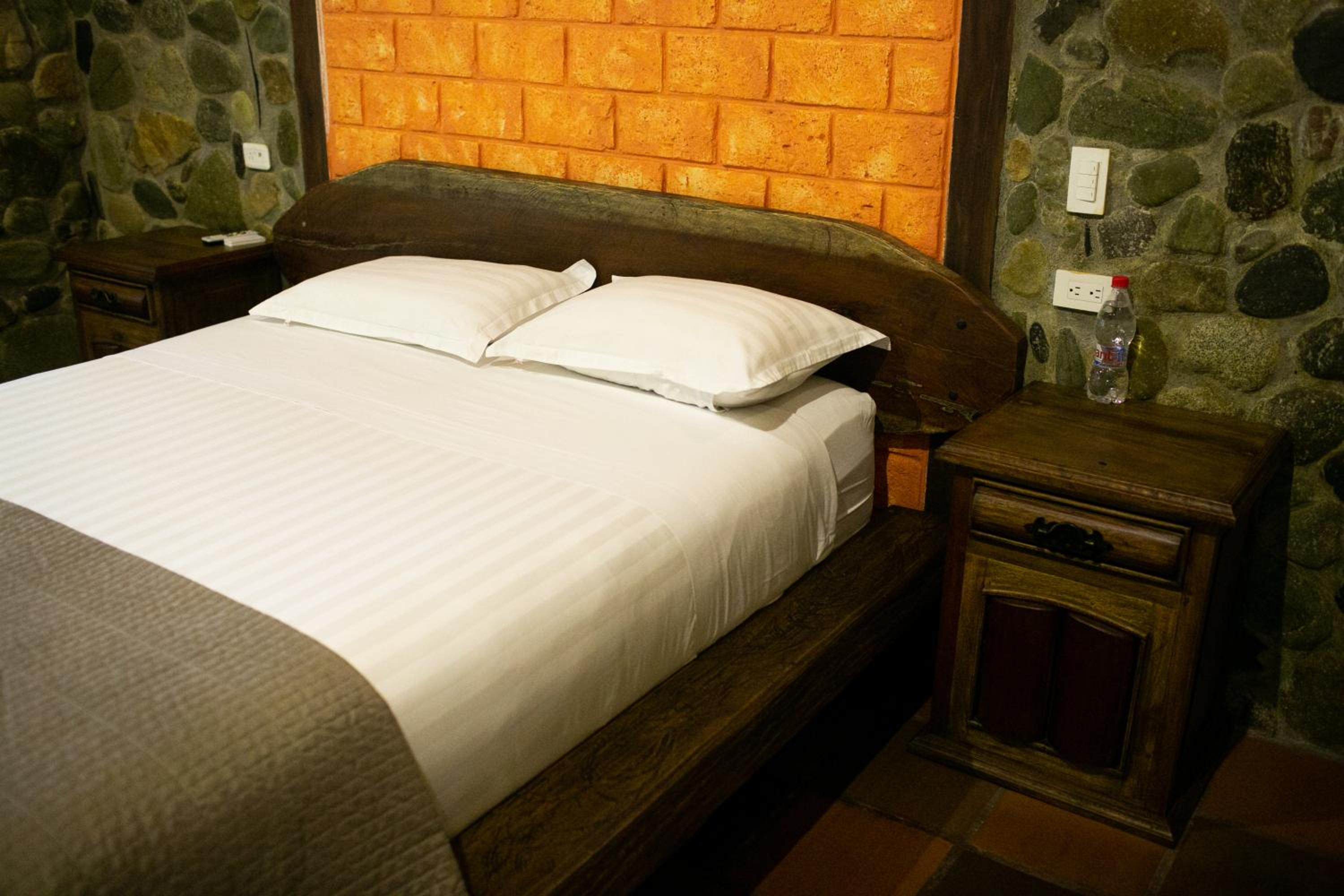 Deluxe Queen Room photo 3