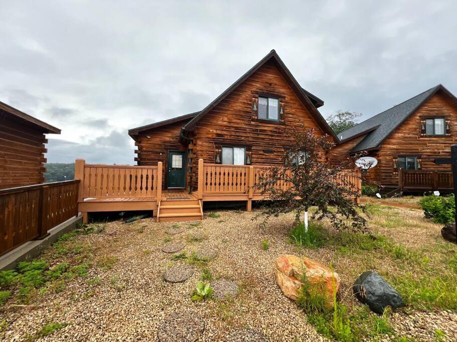 Three-Bedroom House photo 3