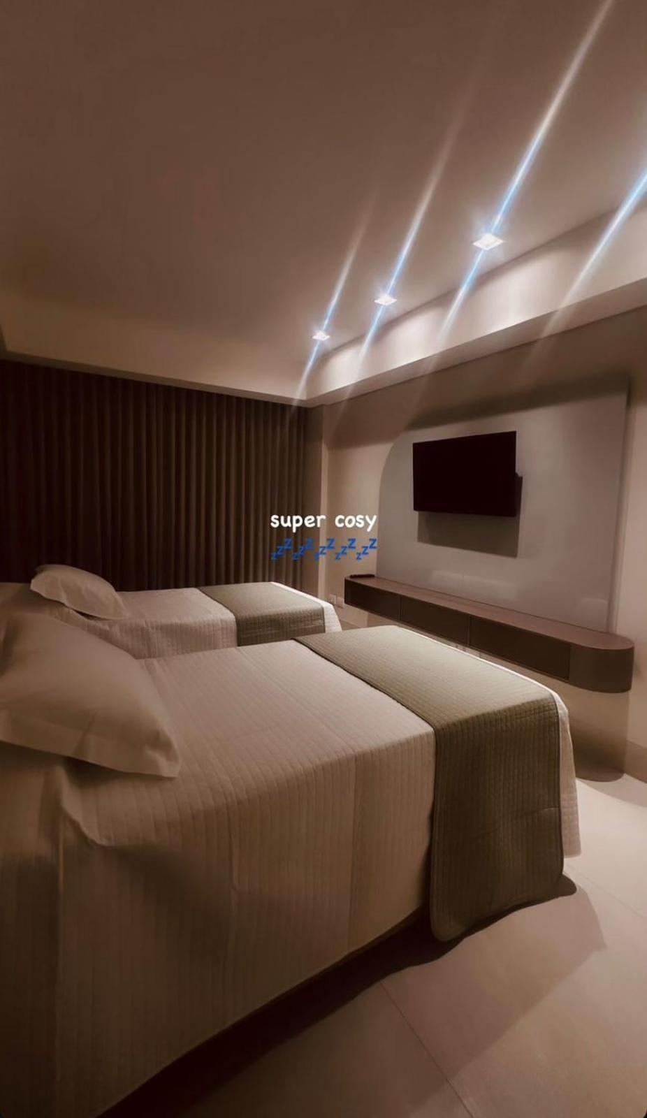 Superior Family Room photo 2