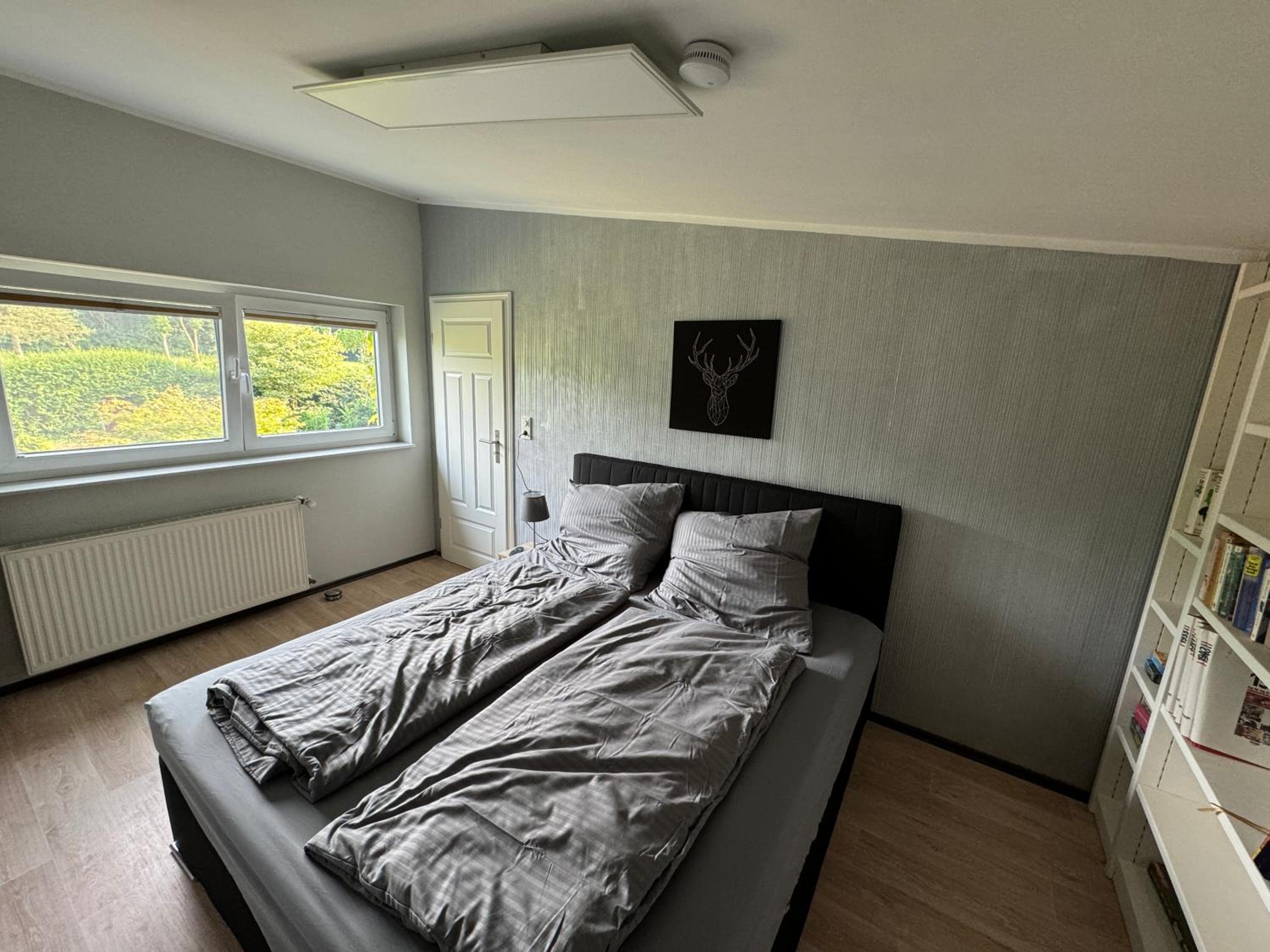 Three-Bedroom House photo 3