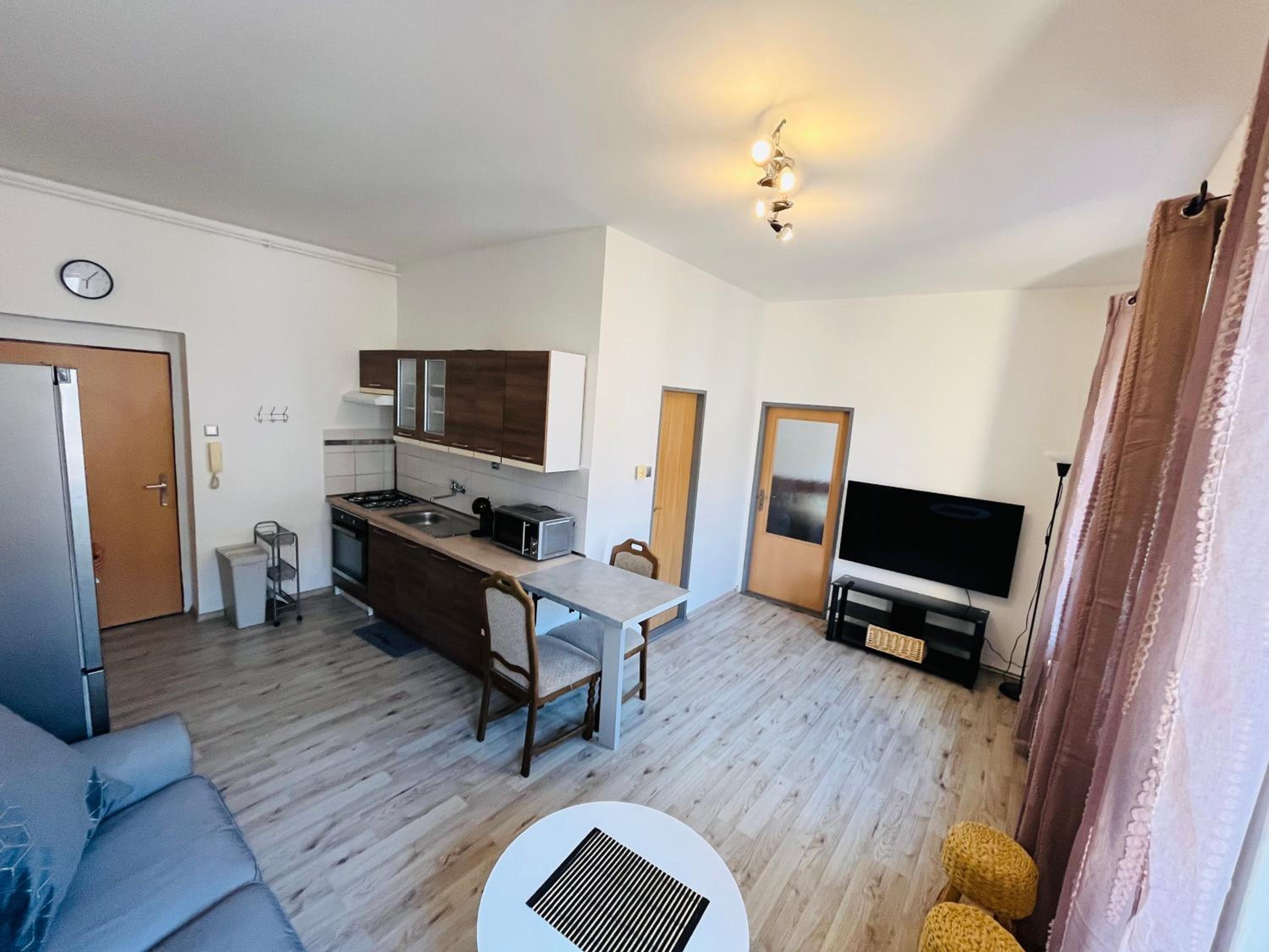 One-Bedroom Superior Apartment - Photo 6