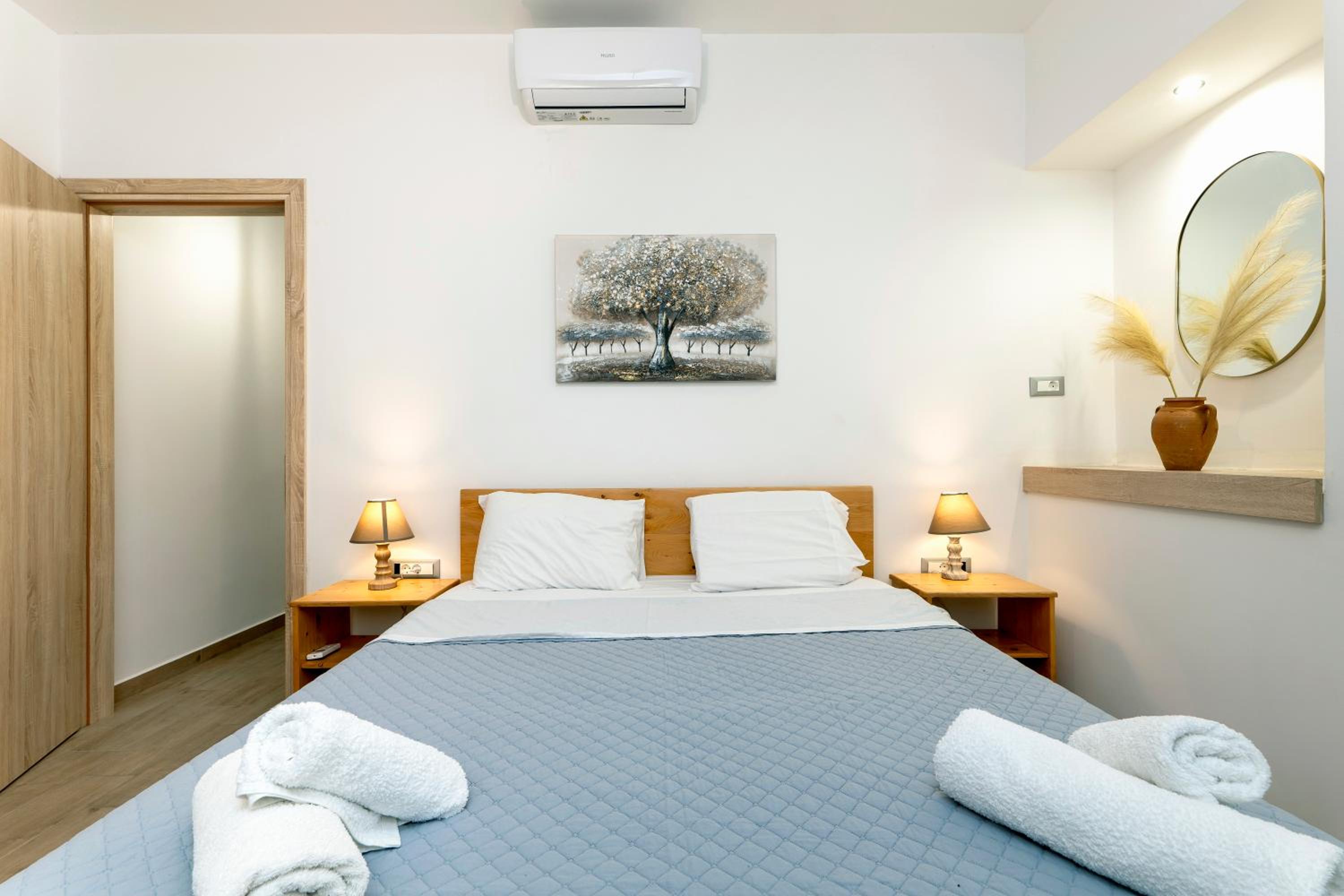 Deluxe Room (2 Adults + 1 Child)