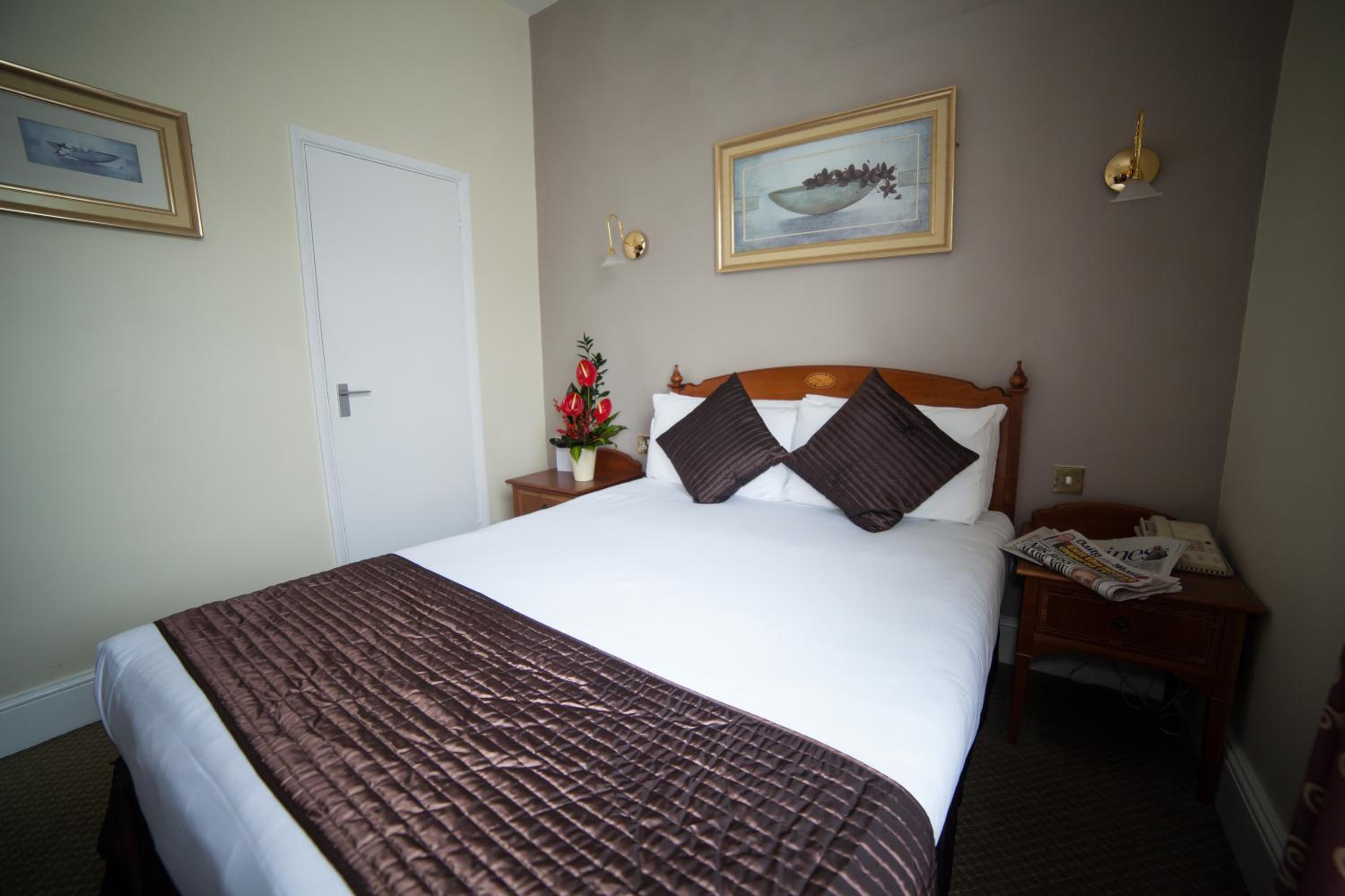 Standard Double Room photo 3