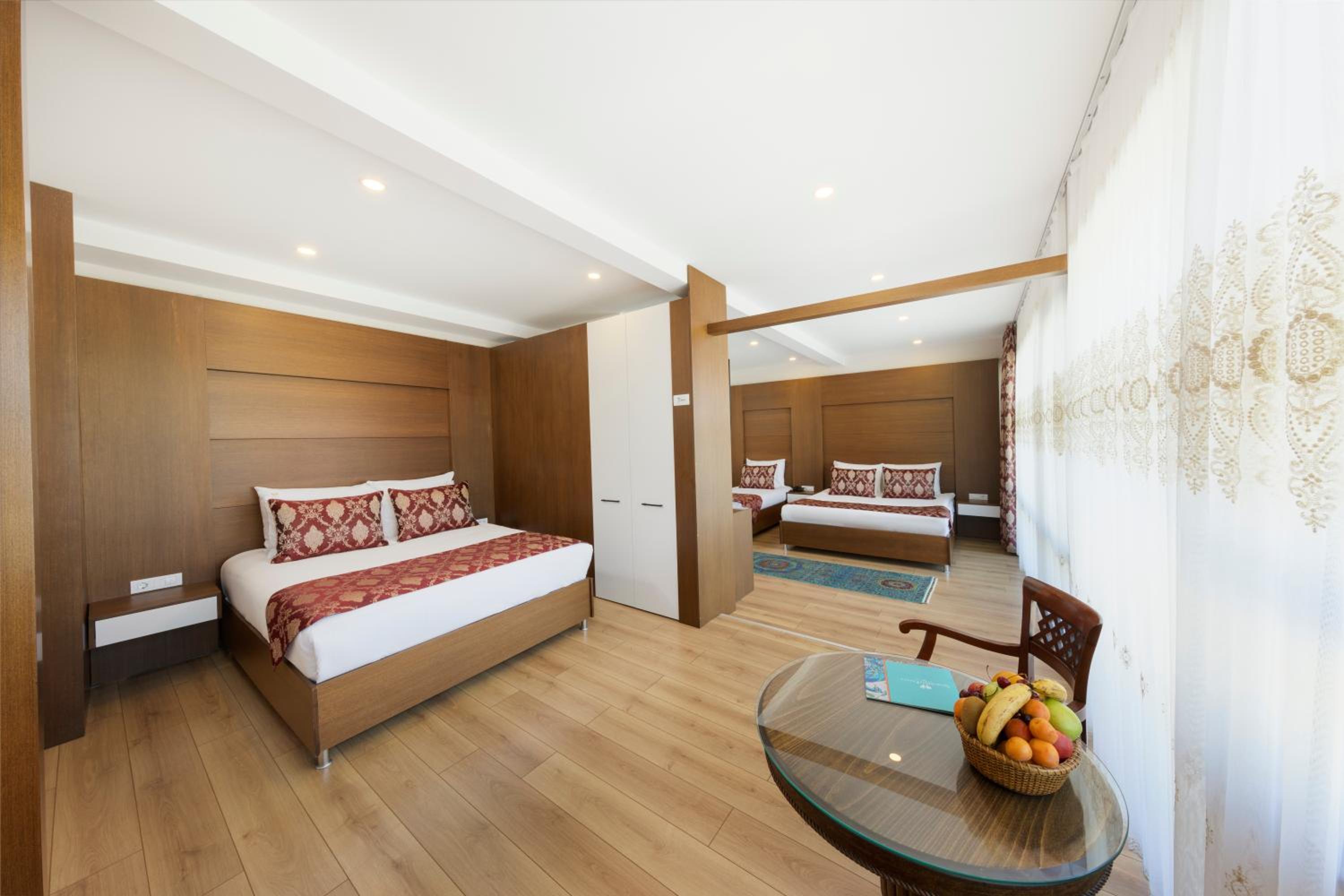 Deluxe Family Suite photo 3