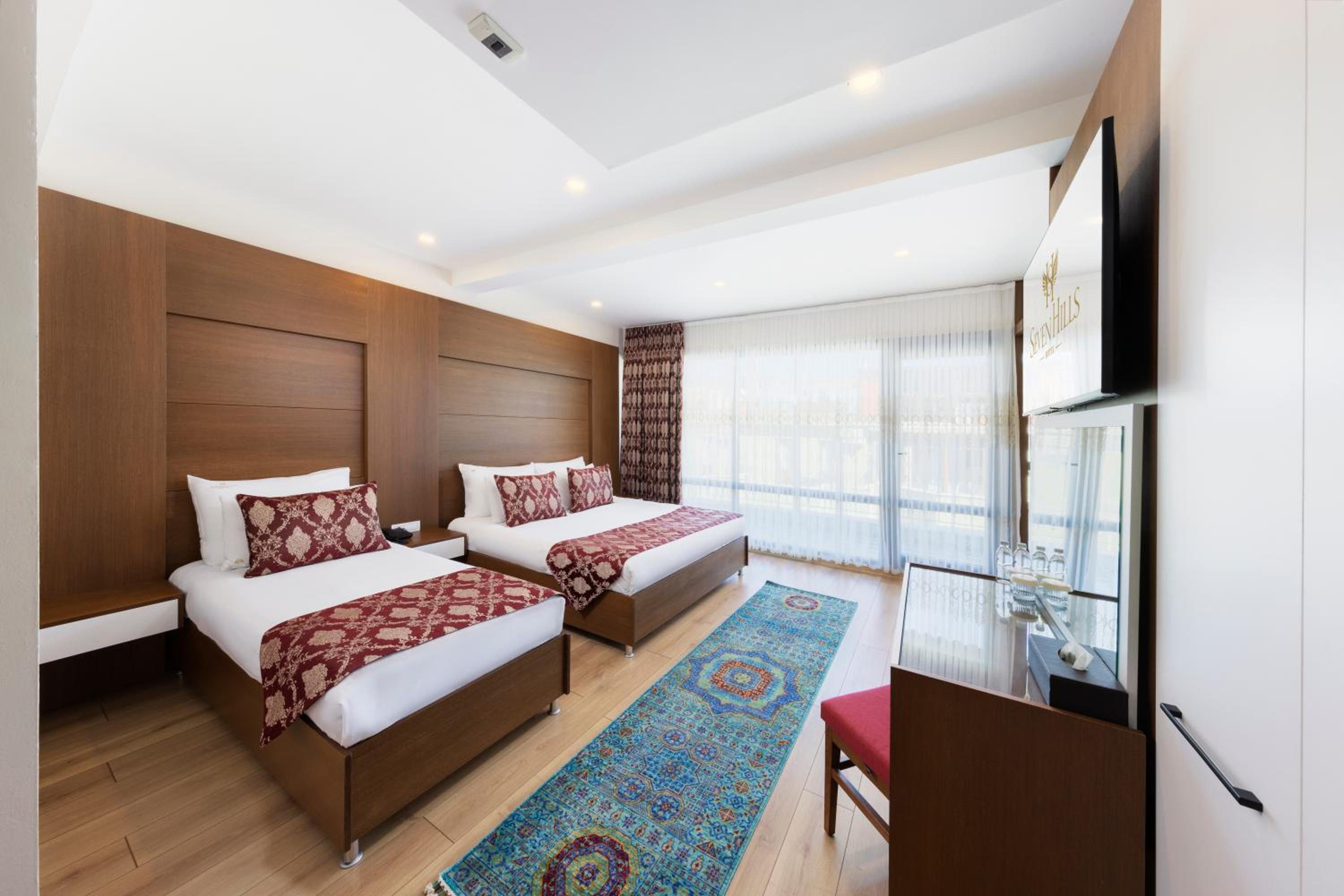 Deluxe Family Suite photo 1