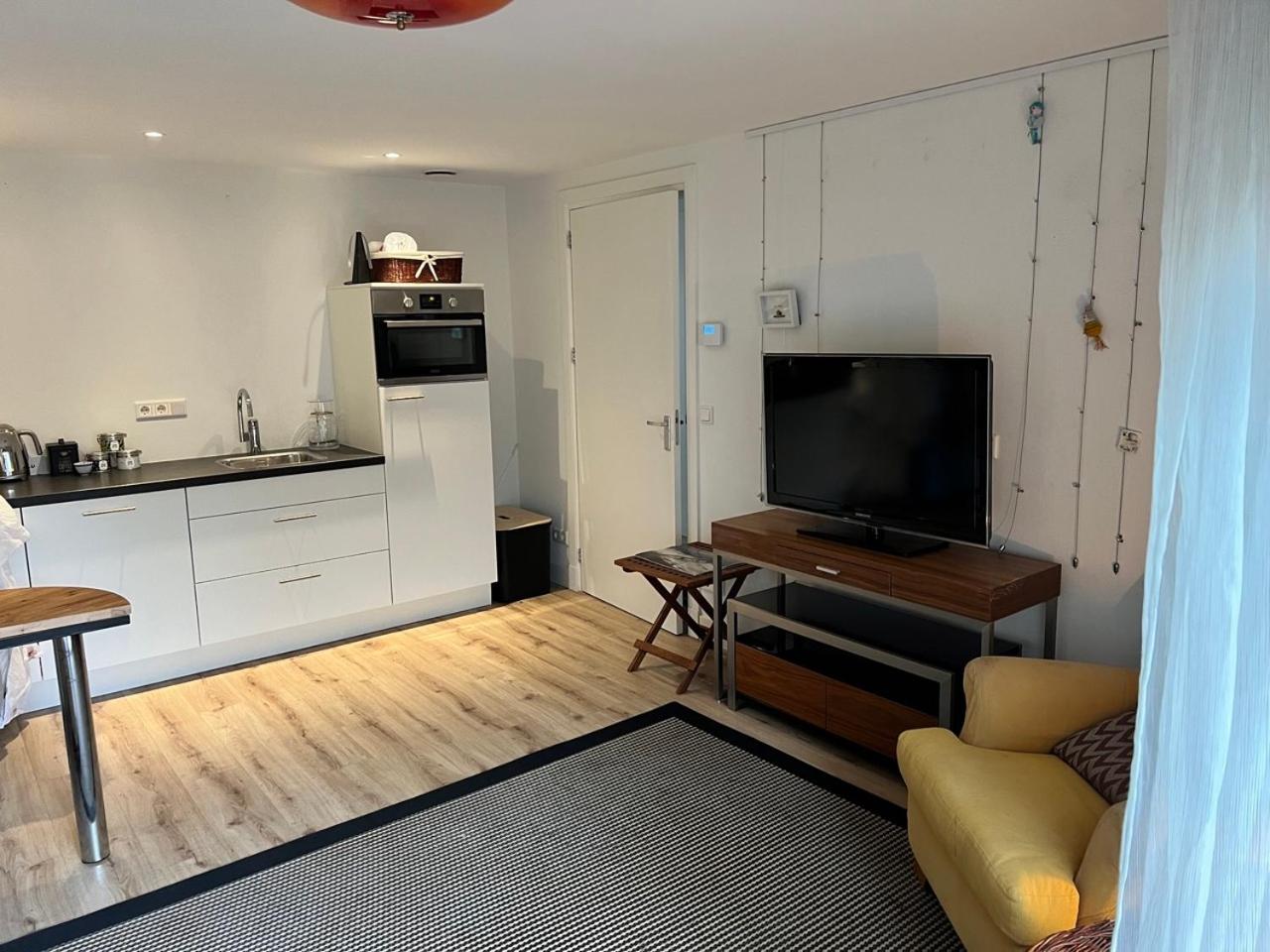 One-Bedroom Apartment photo 1