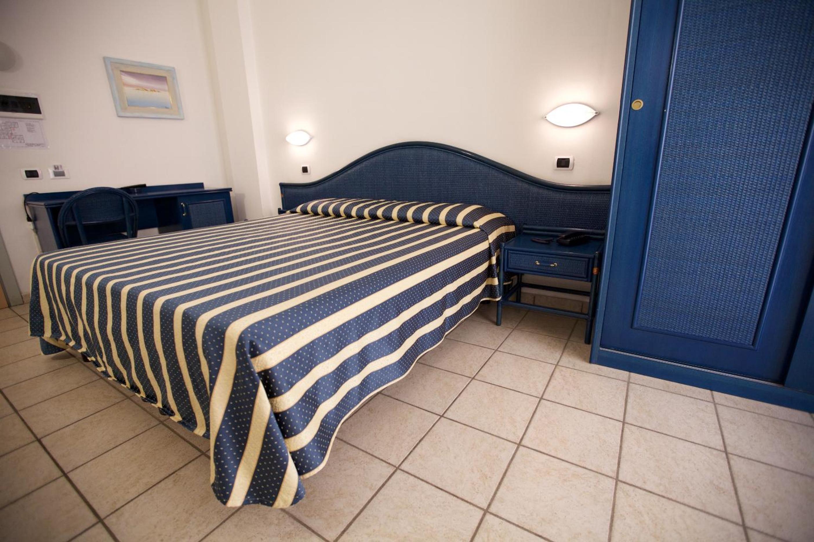 Standard Triple Room - Photo 4