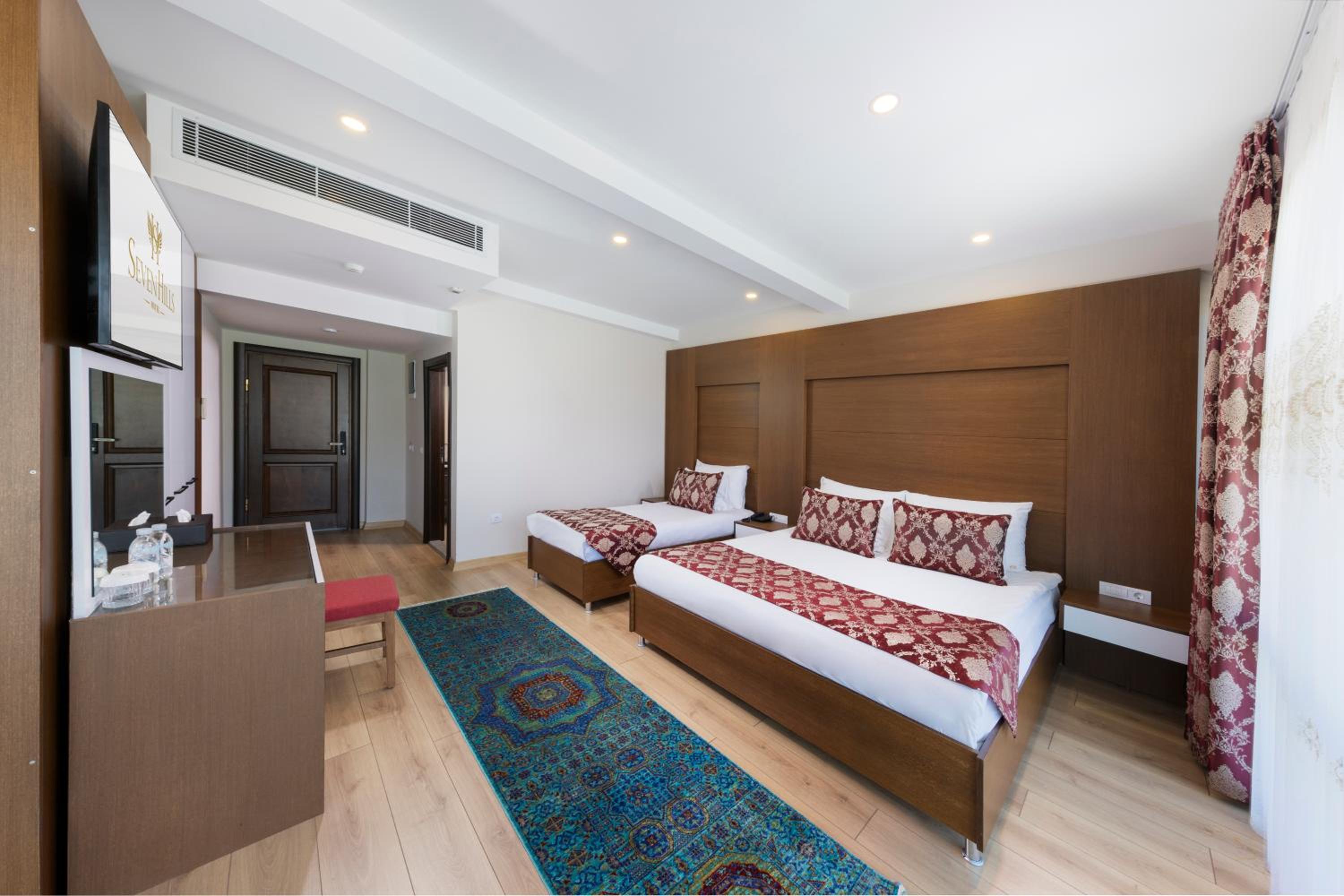 Deluxe Family Suite photo 2