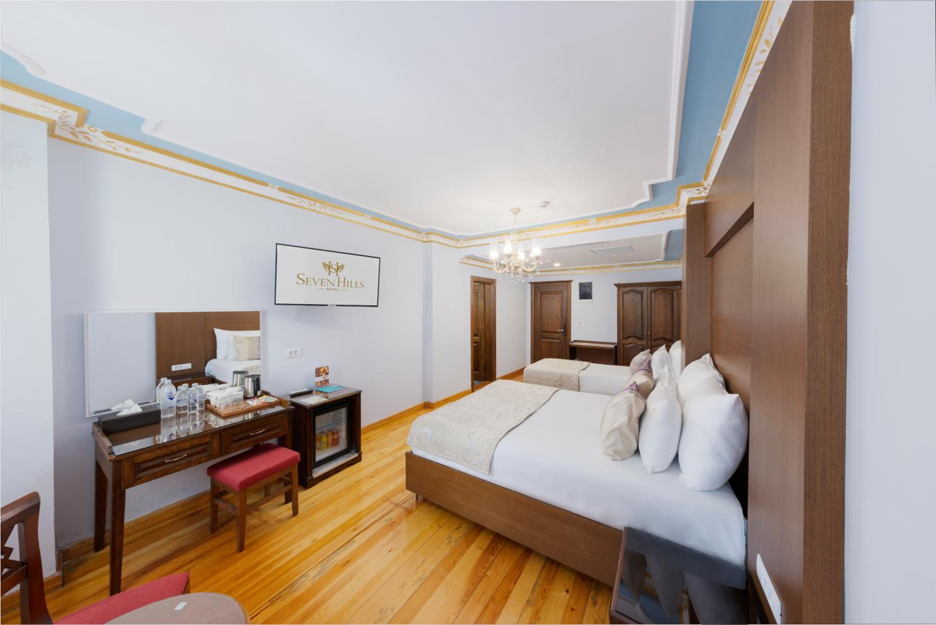Economy Triple Room photo 3