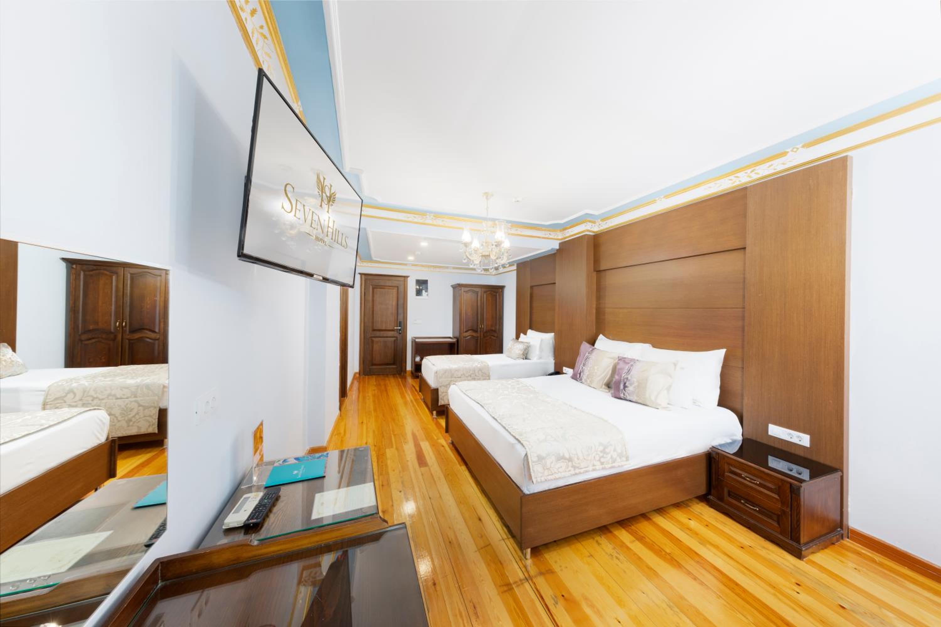 Economy Triple Room photo 2