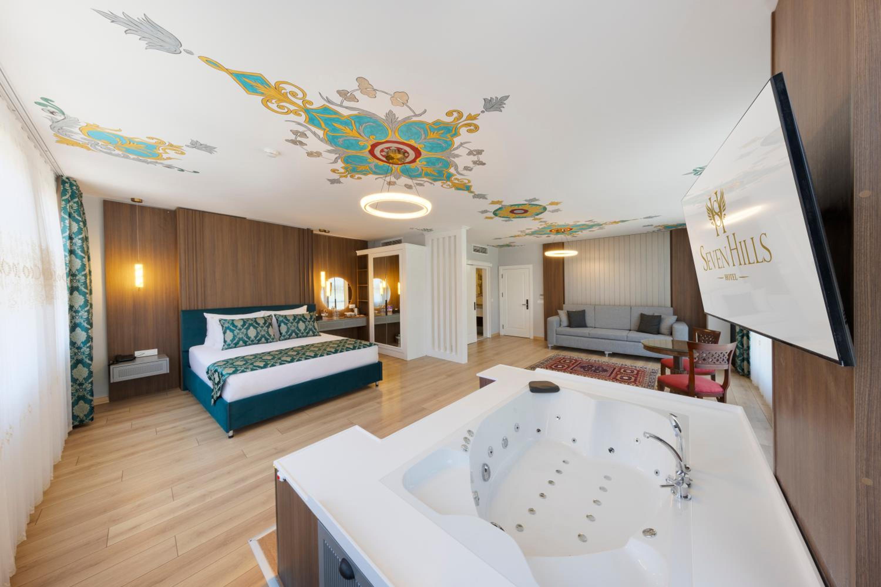 Queen Suite with Hagia Sophia View