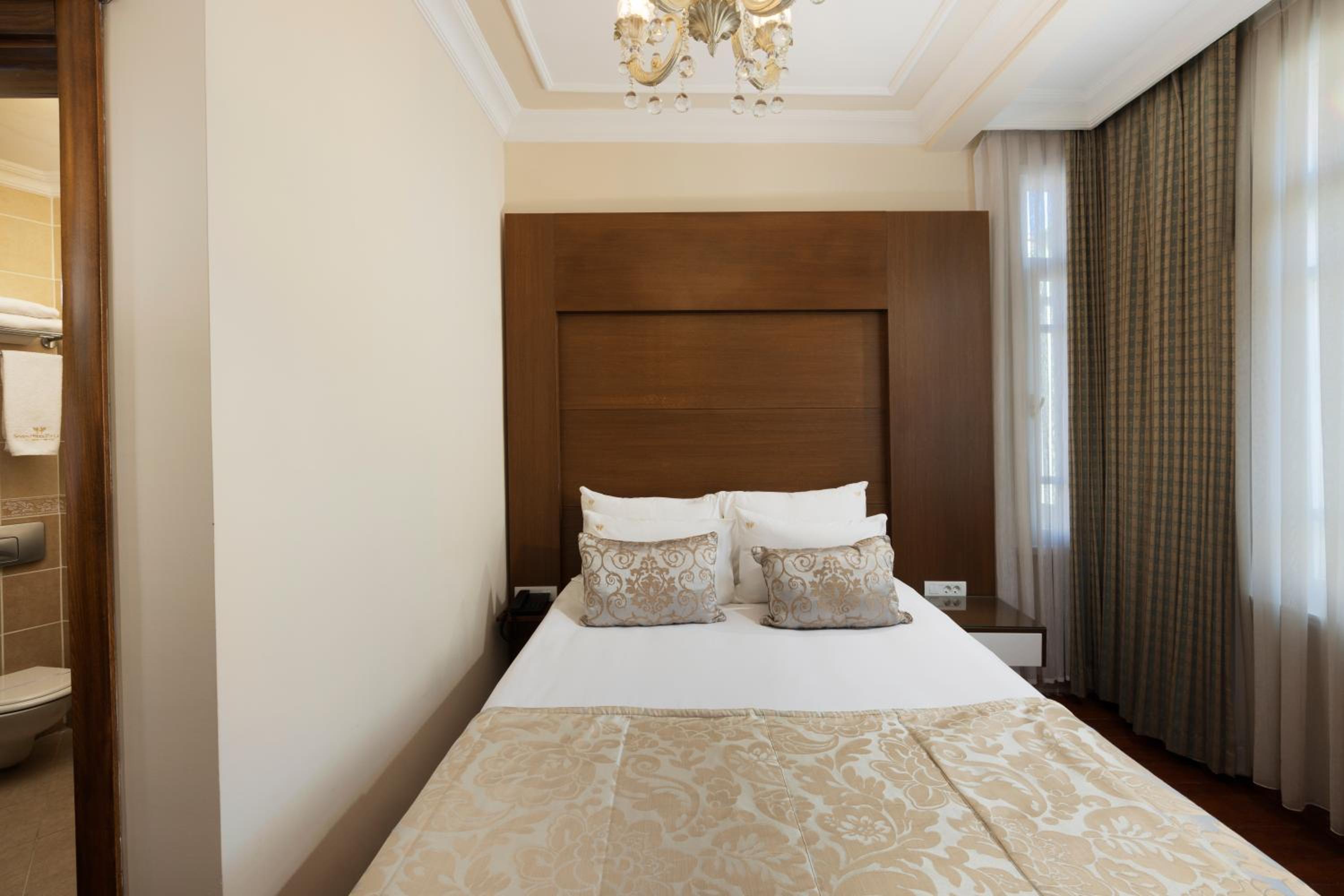 Economy Double Room photo 2