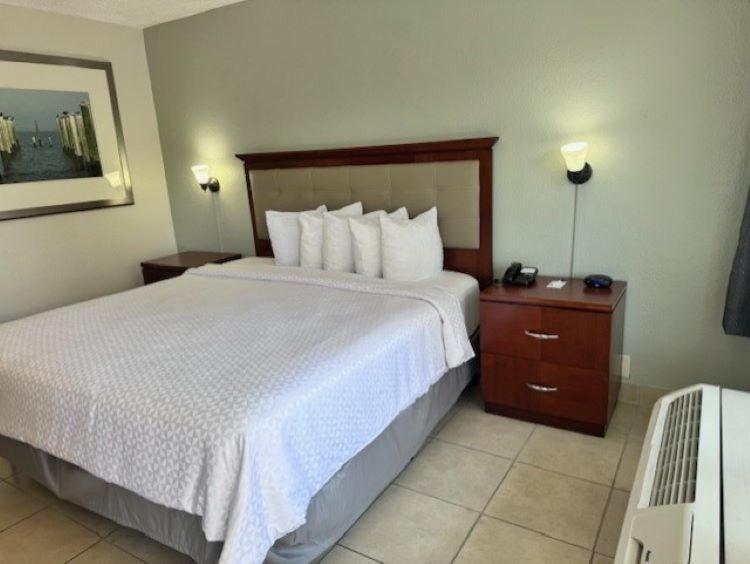 Standard King Room - Photo 1