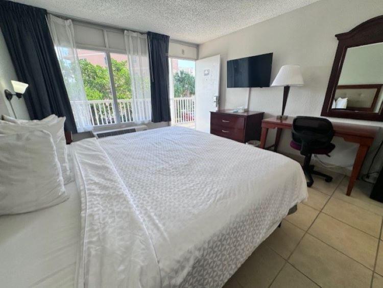 Standard King Room - Photo 2