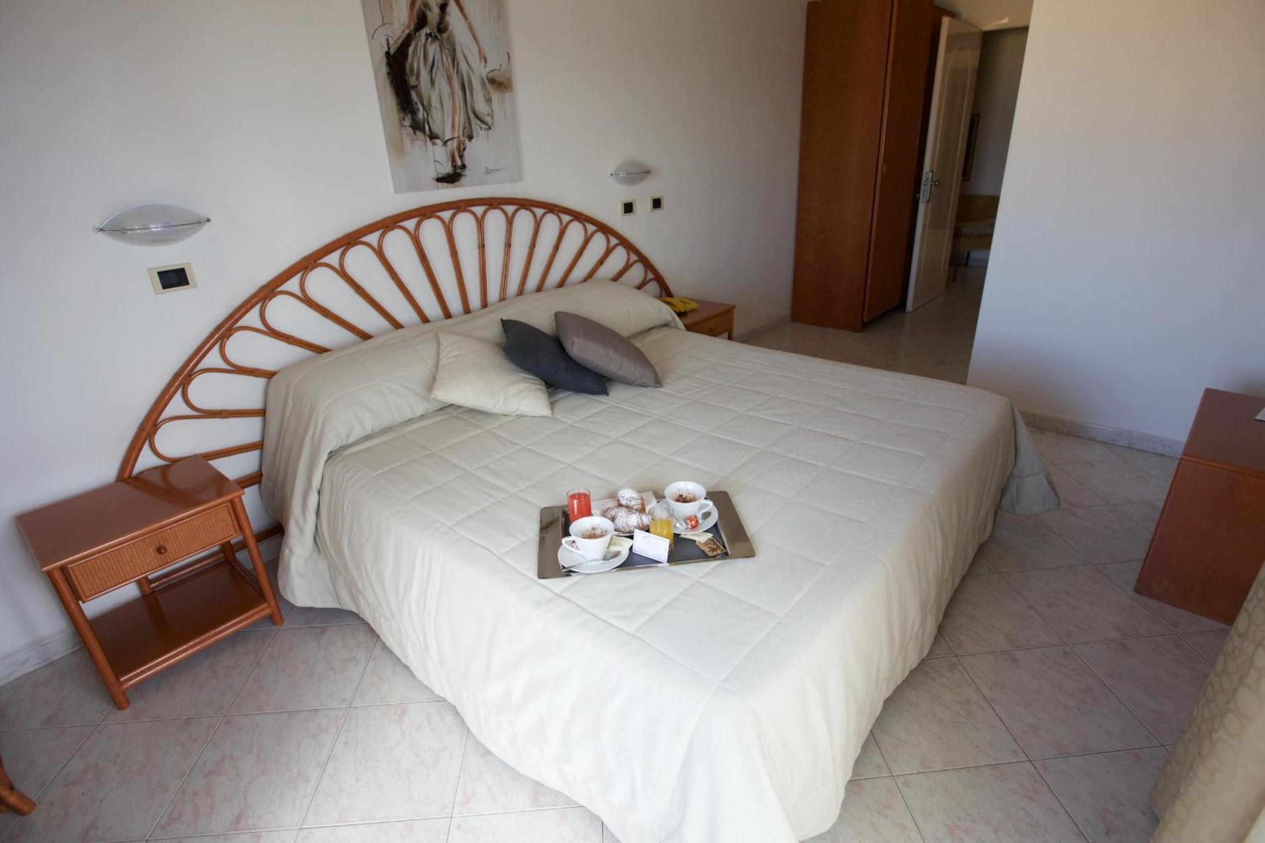 Standard Double Room - Photo 3