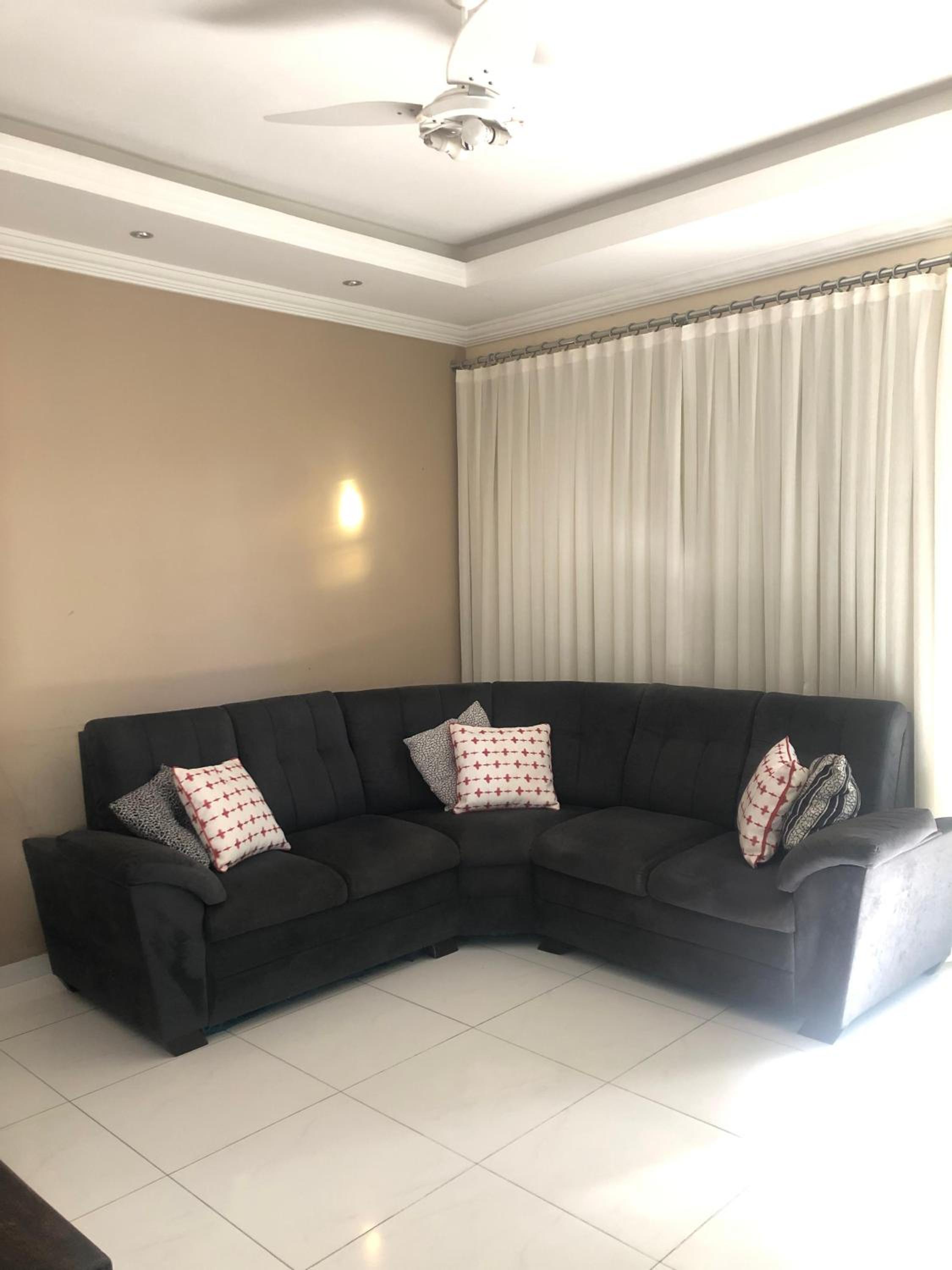 Three-Bedroom Apartment with Mountain View photo 2