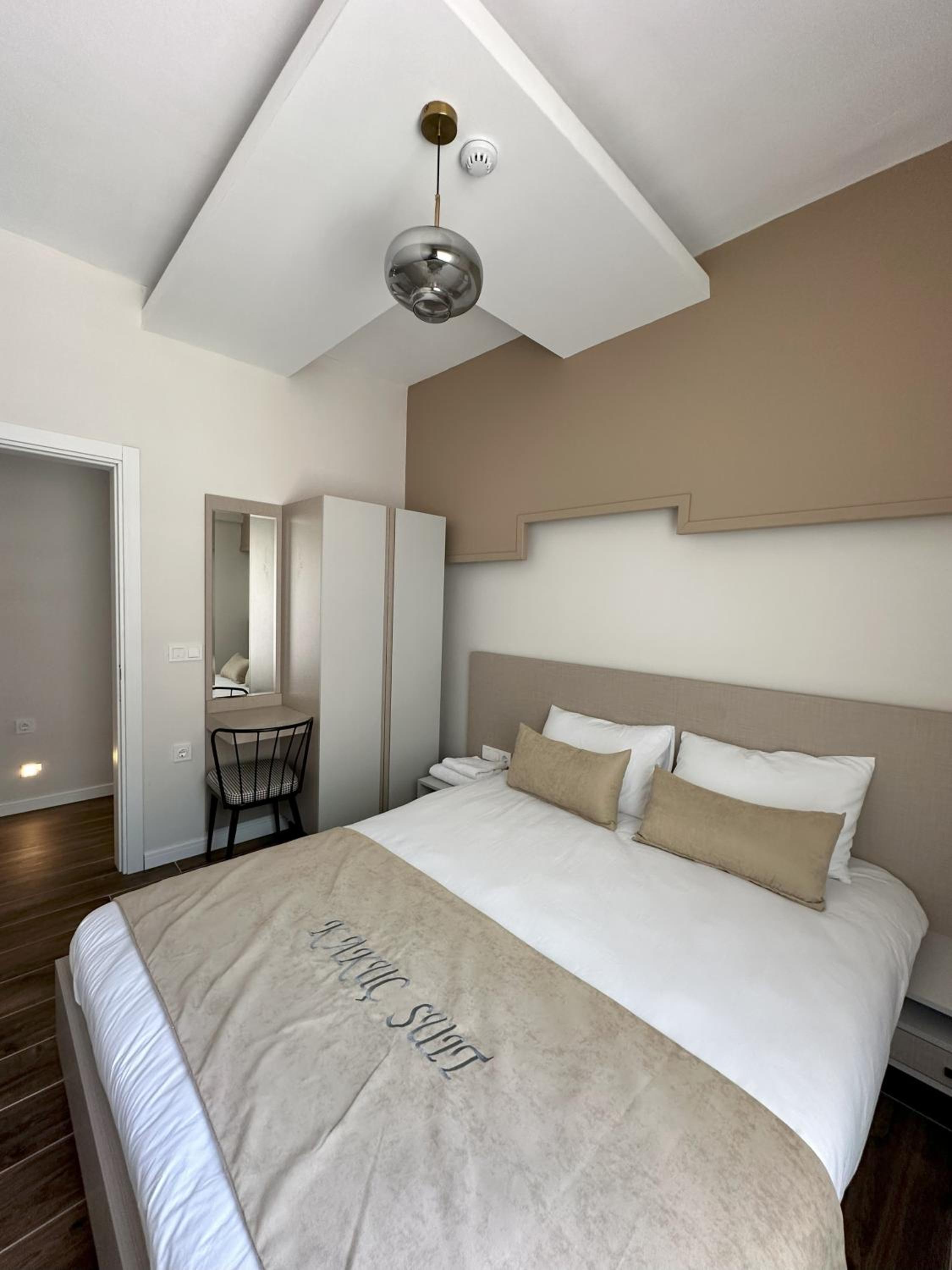 Apartment - Ground Floor photo 2