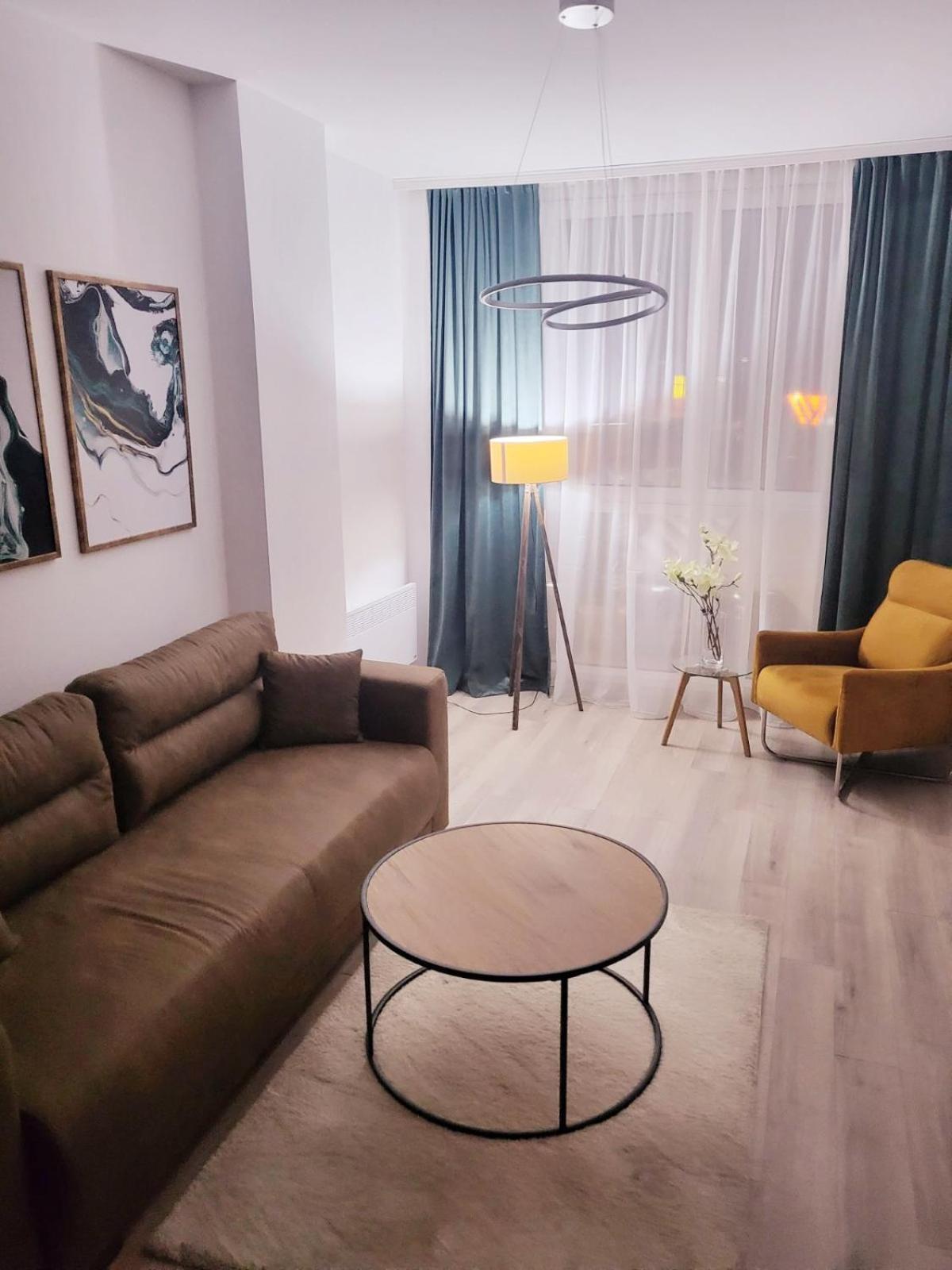 One-Bedroom Apartment photo 1