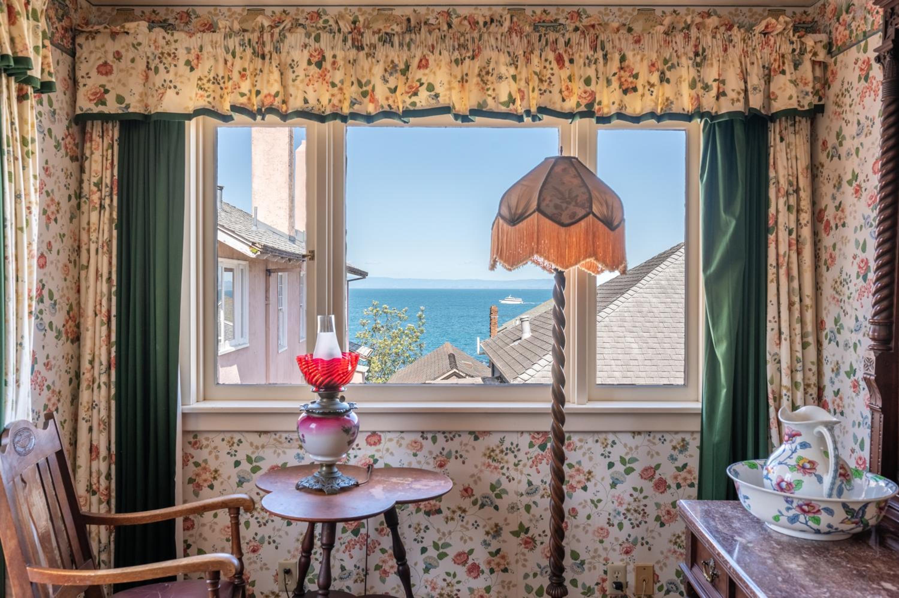 Deluxe King Suite - Photo 3