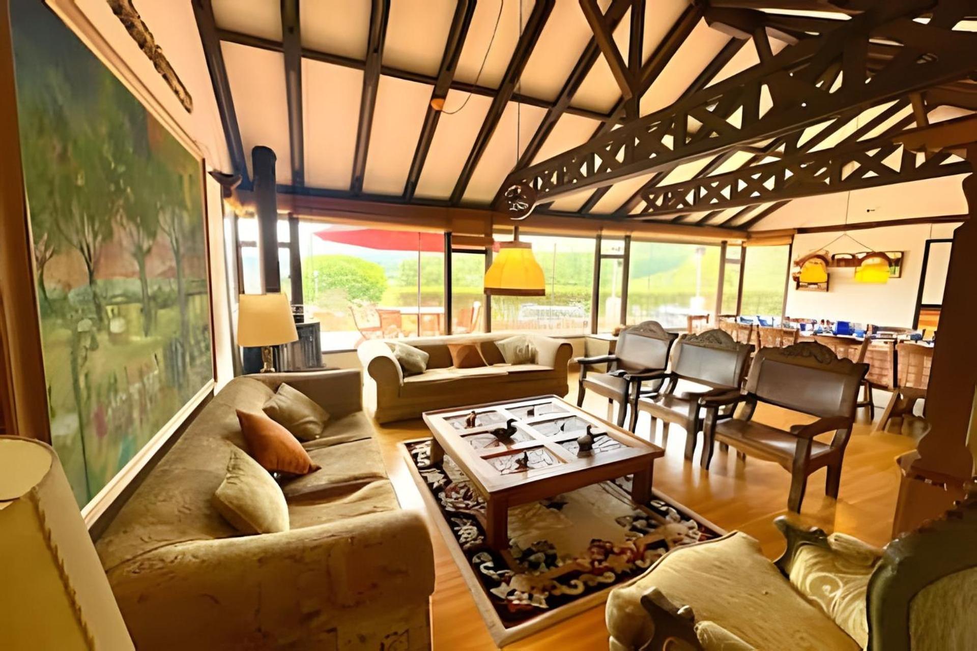 Seven-Bedroom House photo 1
