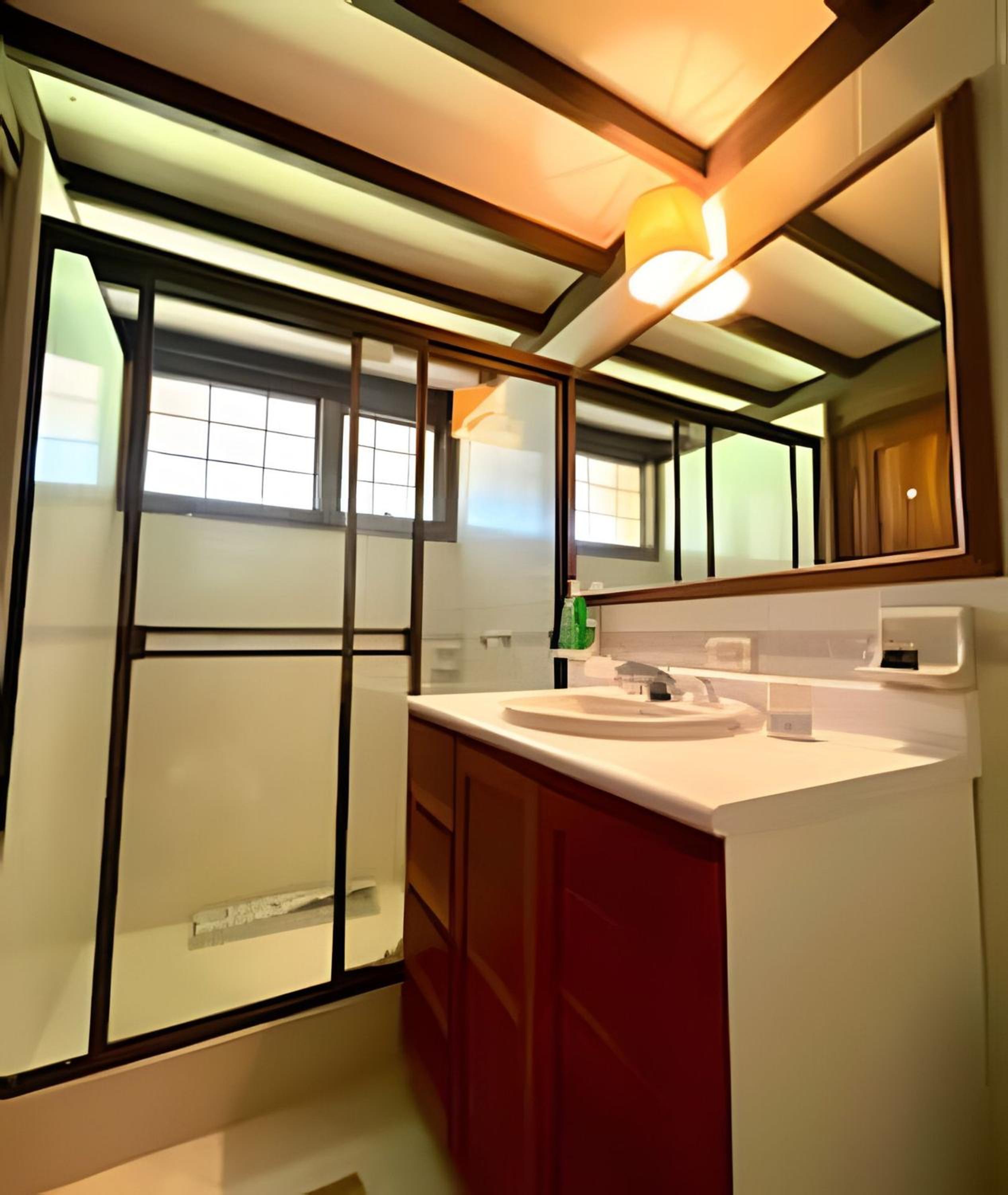 Seven-Bedroom House photo 2