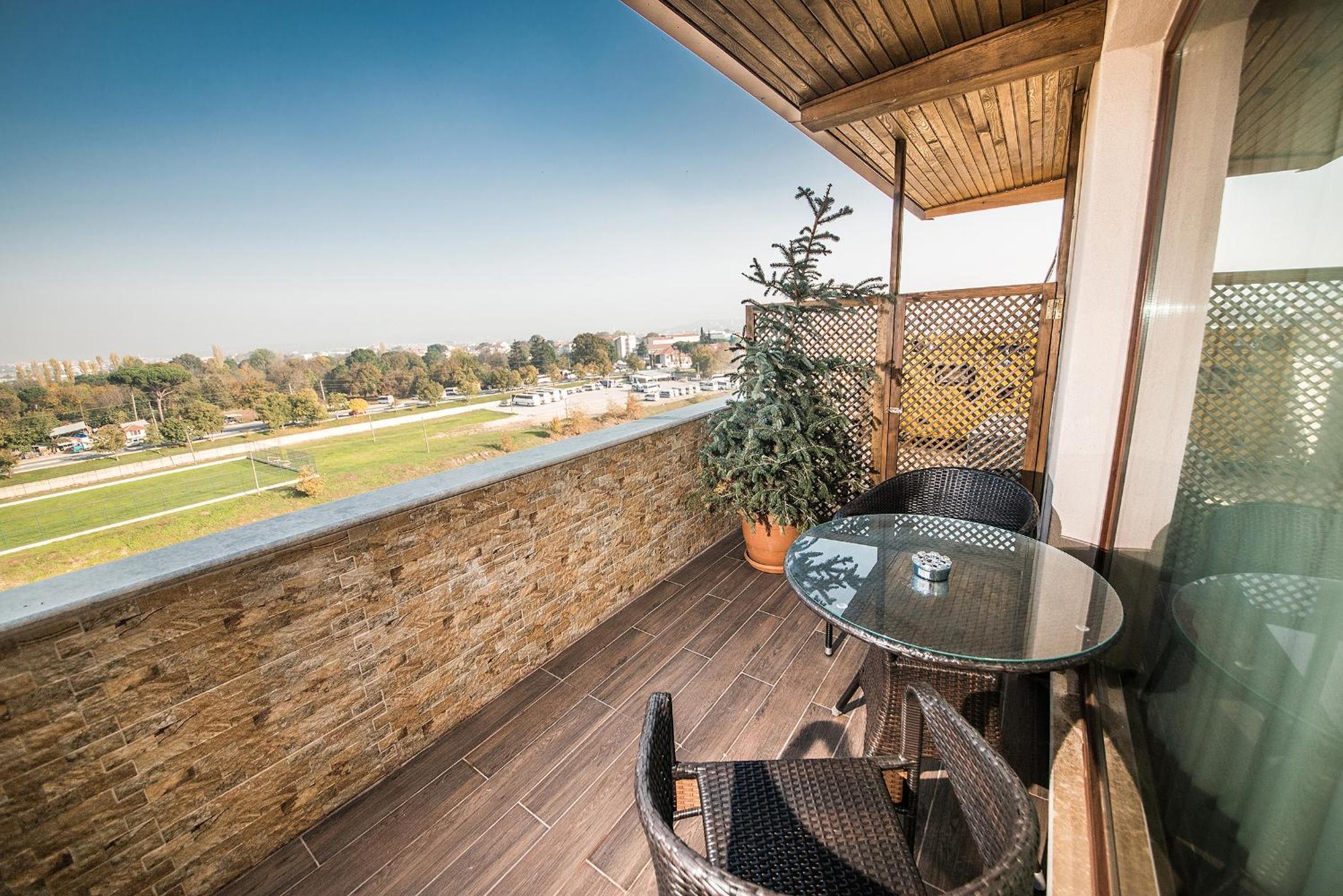 Junior Suite with Balcony - Photo 10