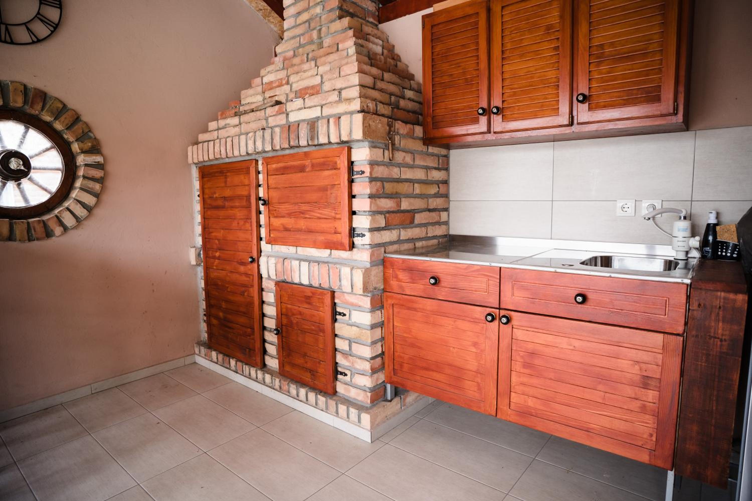 One-Bedroom House photo 3