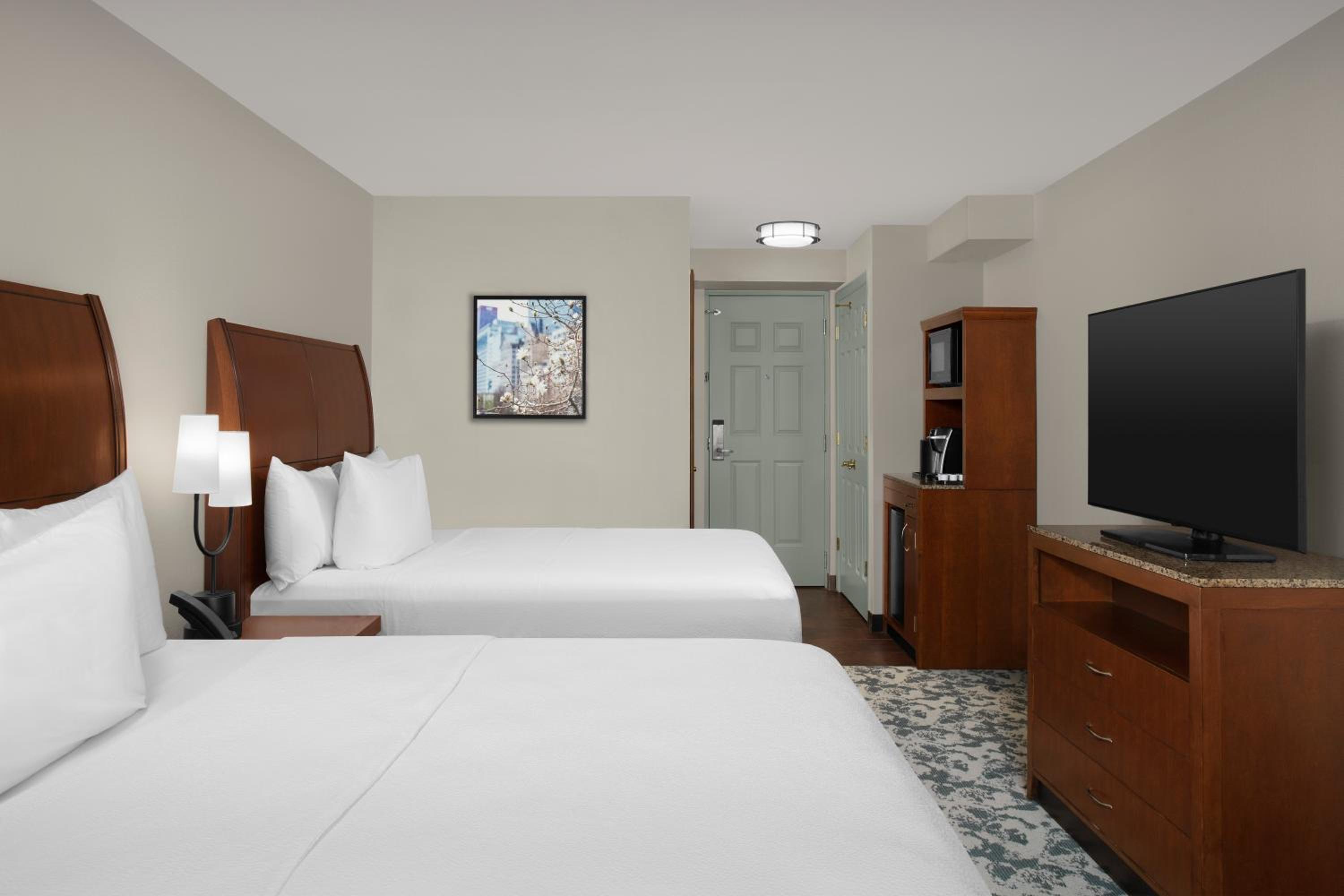 Queen Room with Two Queen Beds and Shower/Tub - Photo 6