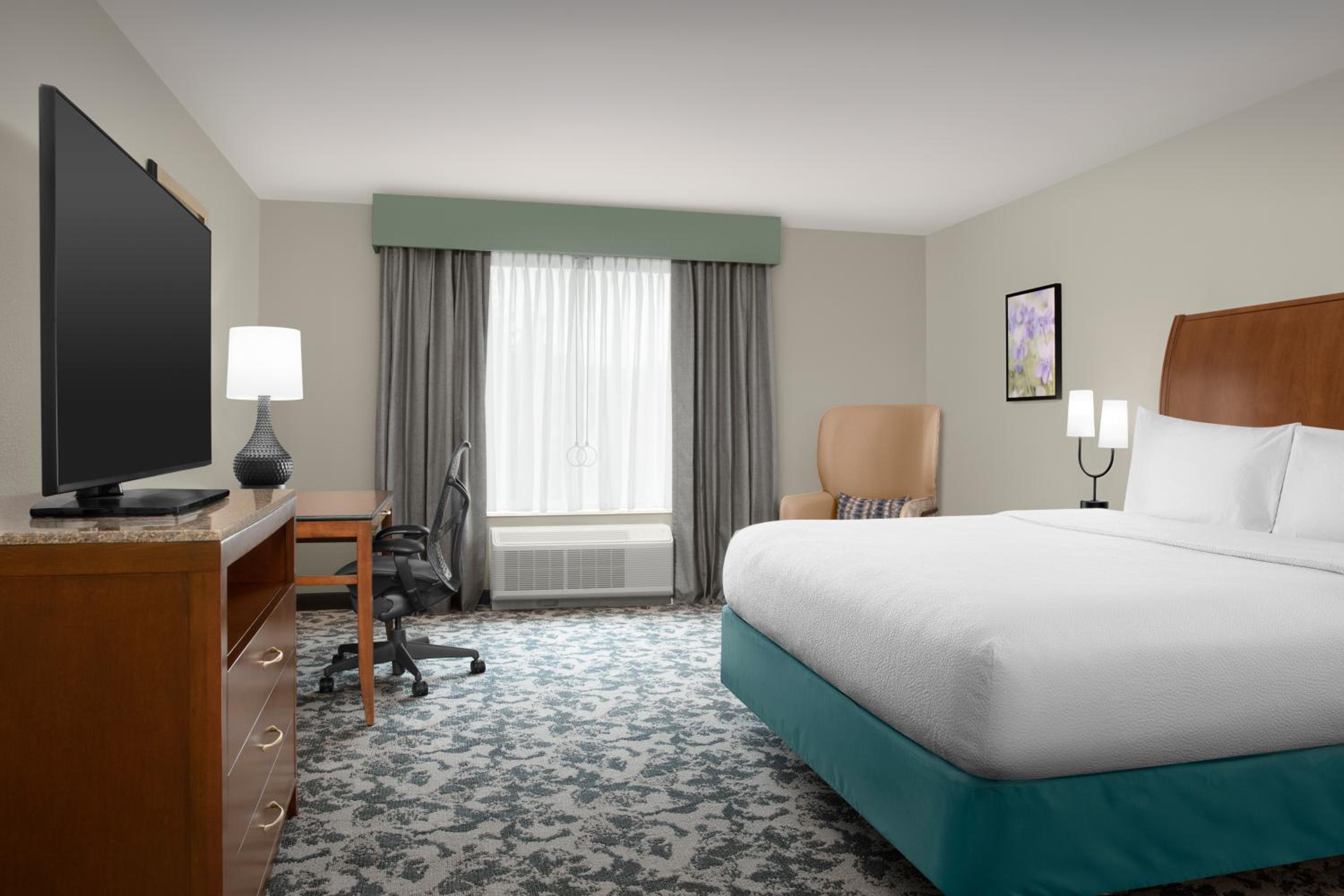 King Room with Accessible Tub - Mobility Access - Photo 5