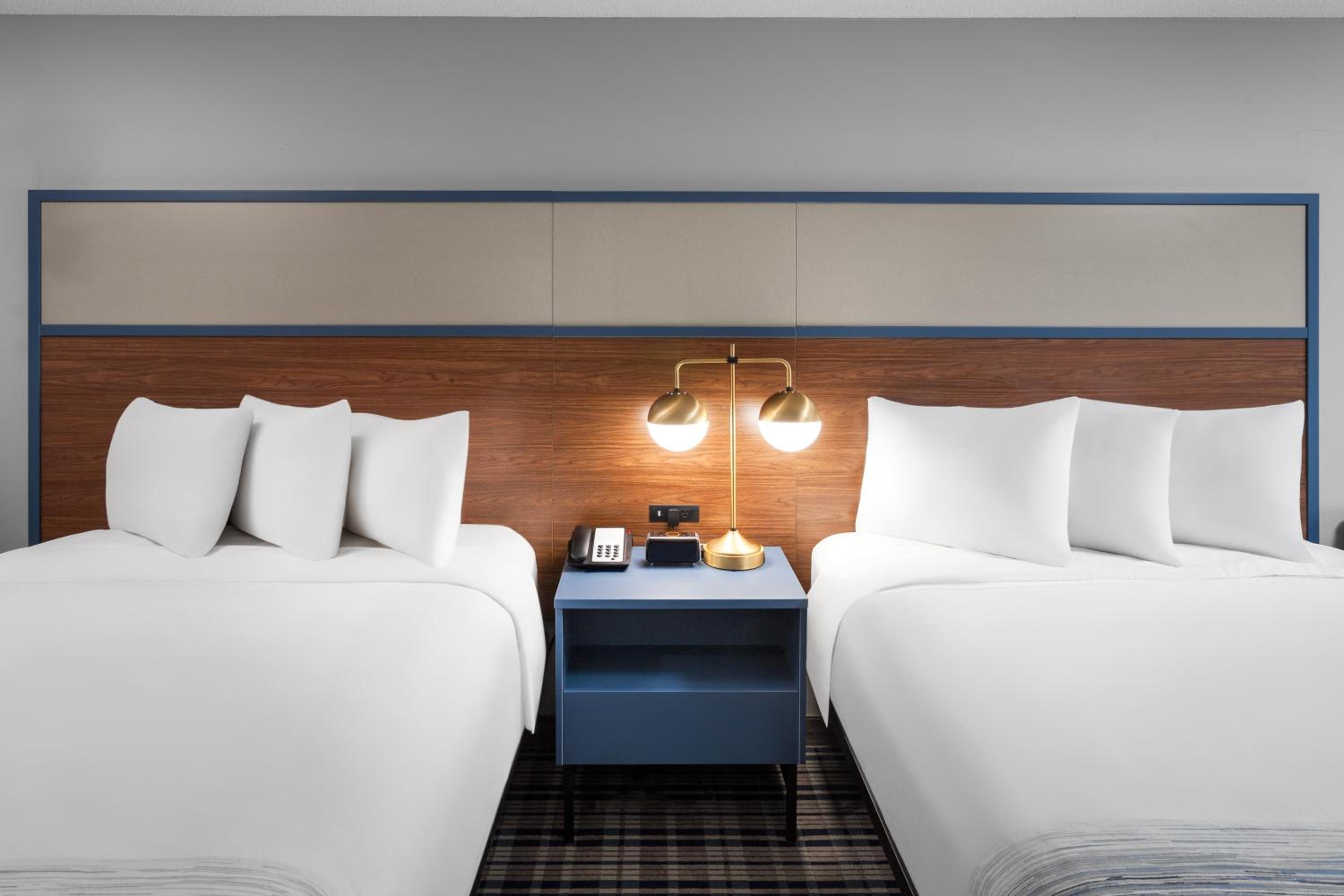 Queen Room with Two Queen Beds - Non-Smoking - Photo 10