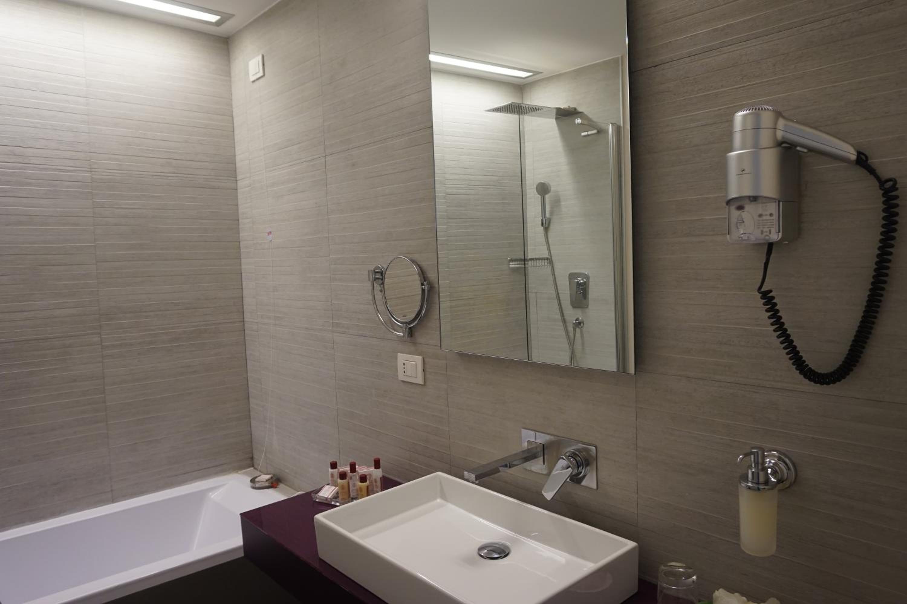 Junior Suite (3 Adults) photo 3