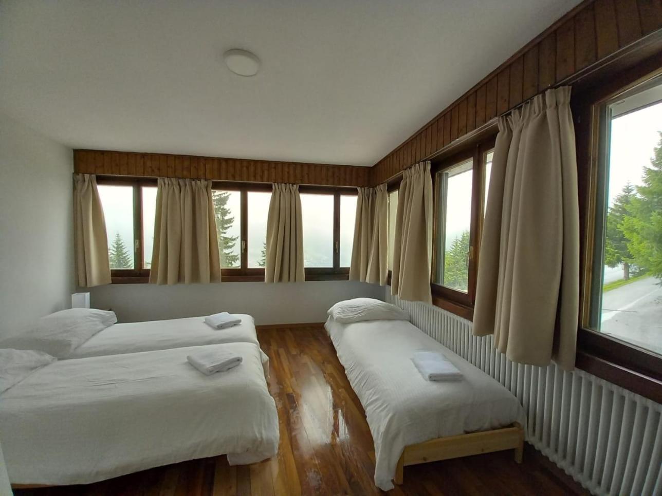 Triple Room with Mountain View