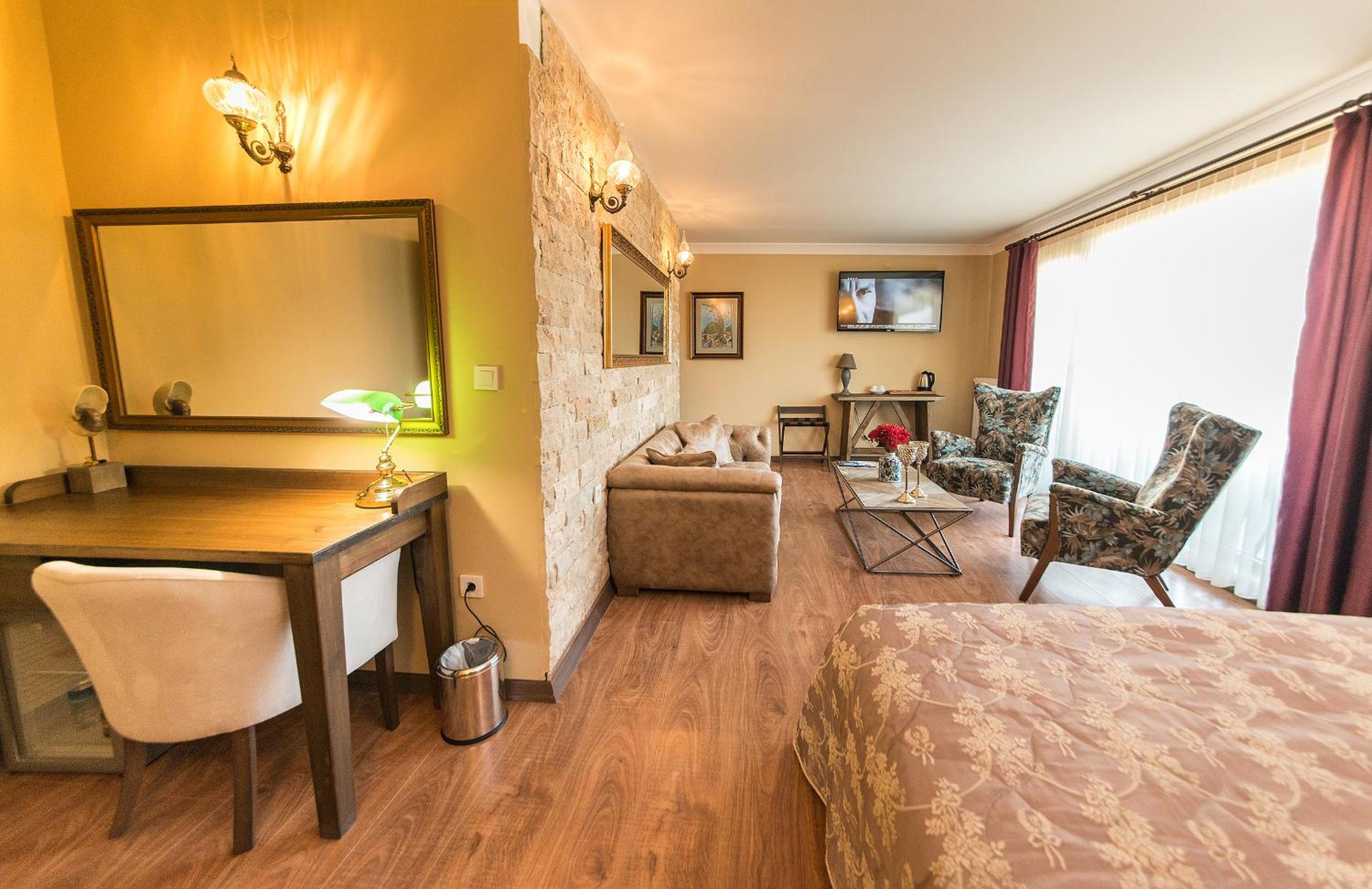 Suite with Balcony - Photo 1