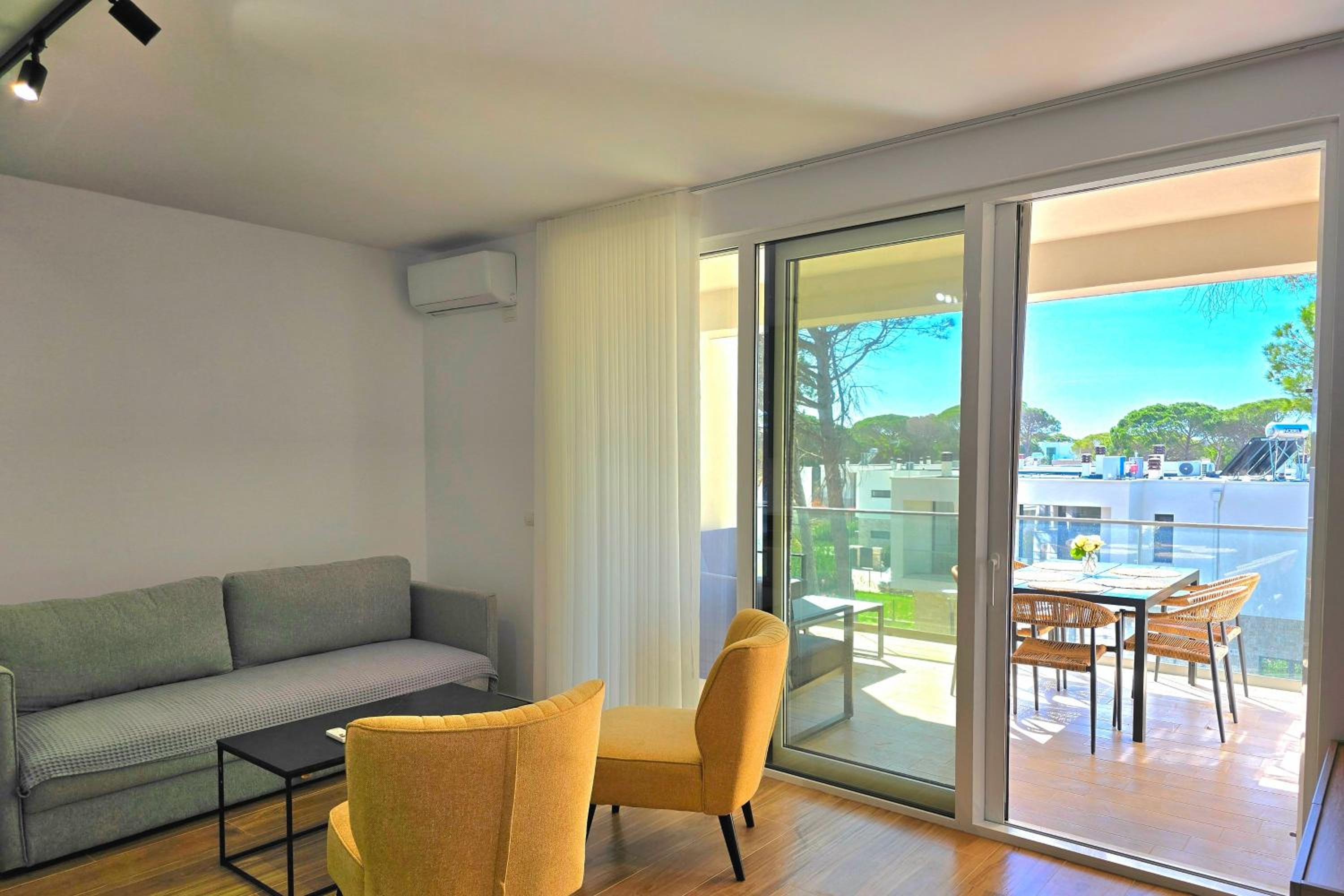Apartment with Balcony photo 1