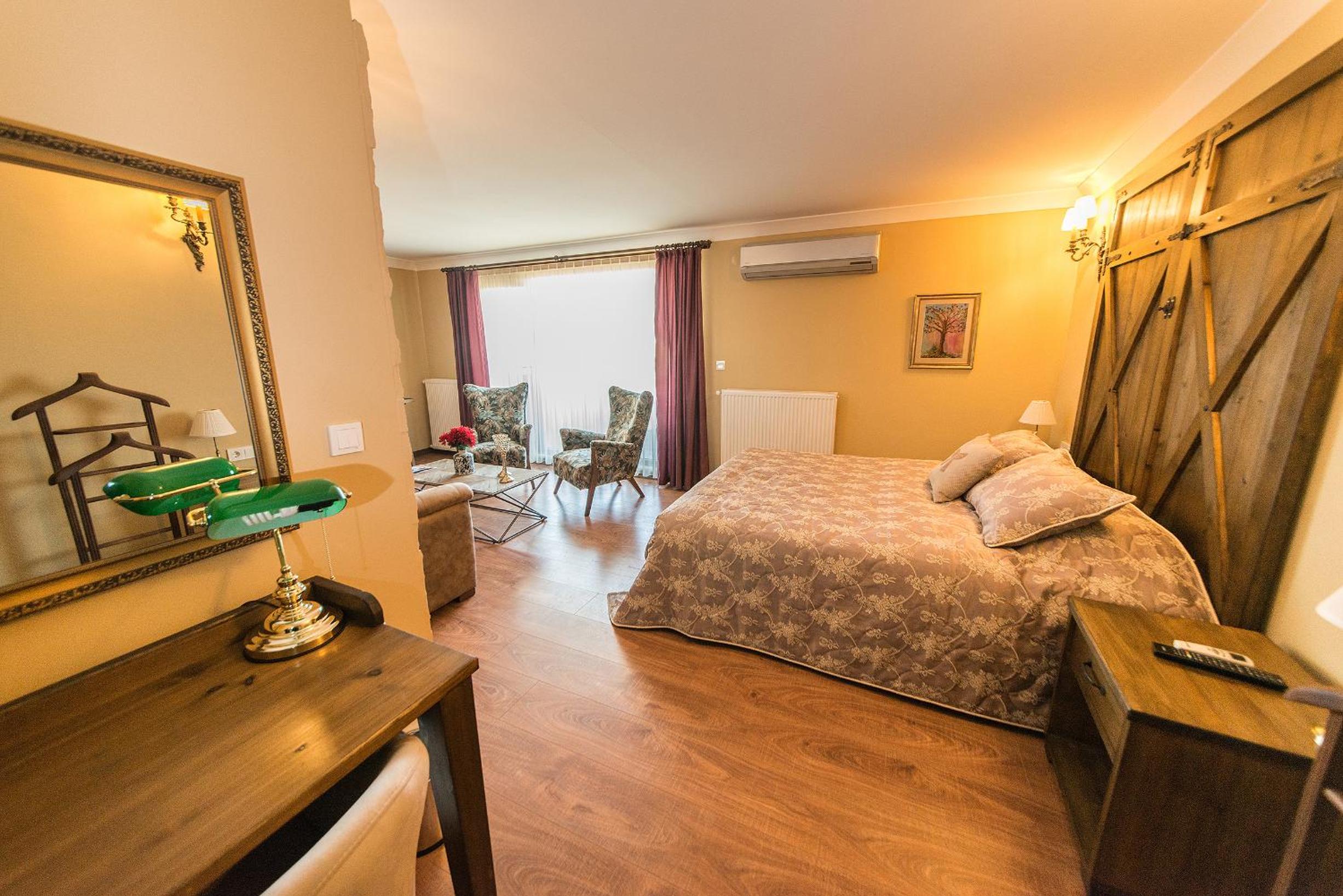 Suite with Balcony - Photo 5