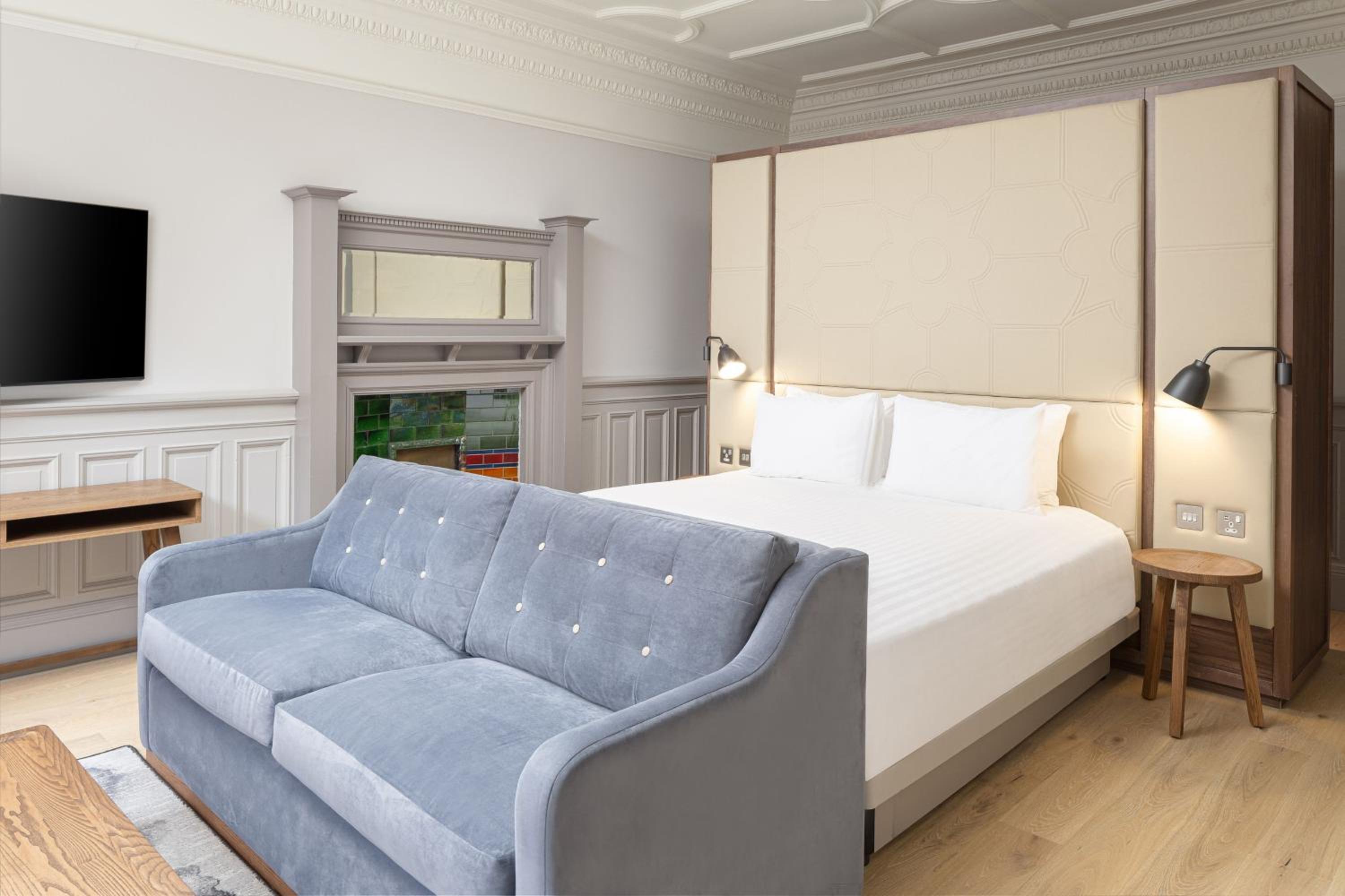 Heritage Junior King Suite with Urban View photo 2