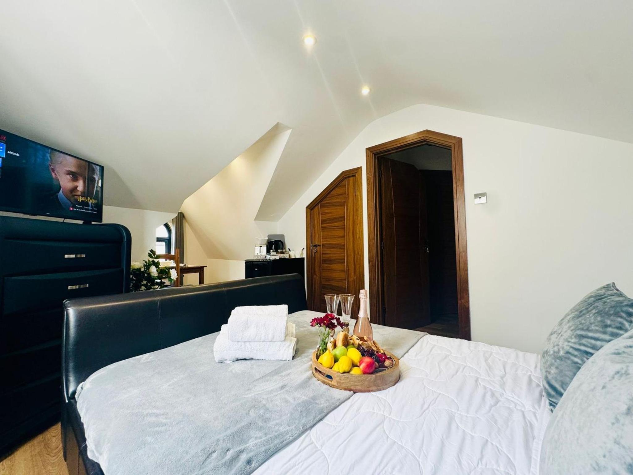 Double Room With Private Bathroom photo 3