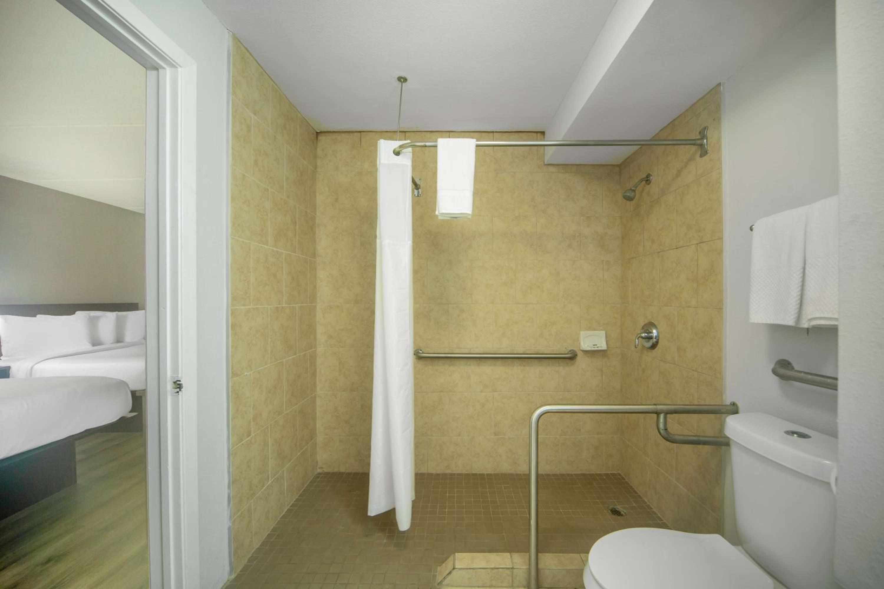 Queen Room with Two Queen Beds - Disability Access - Roll In Shower - Photo 2