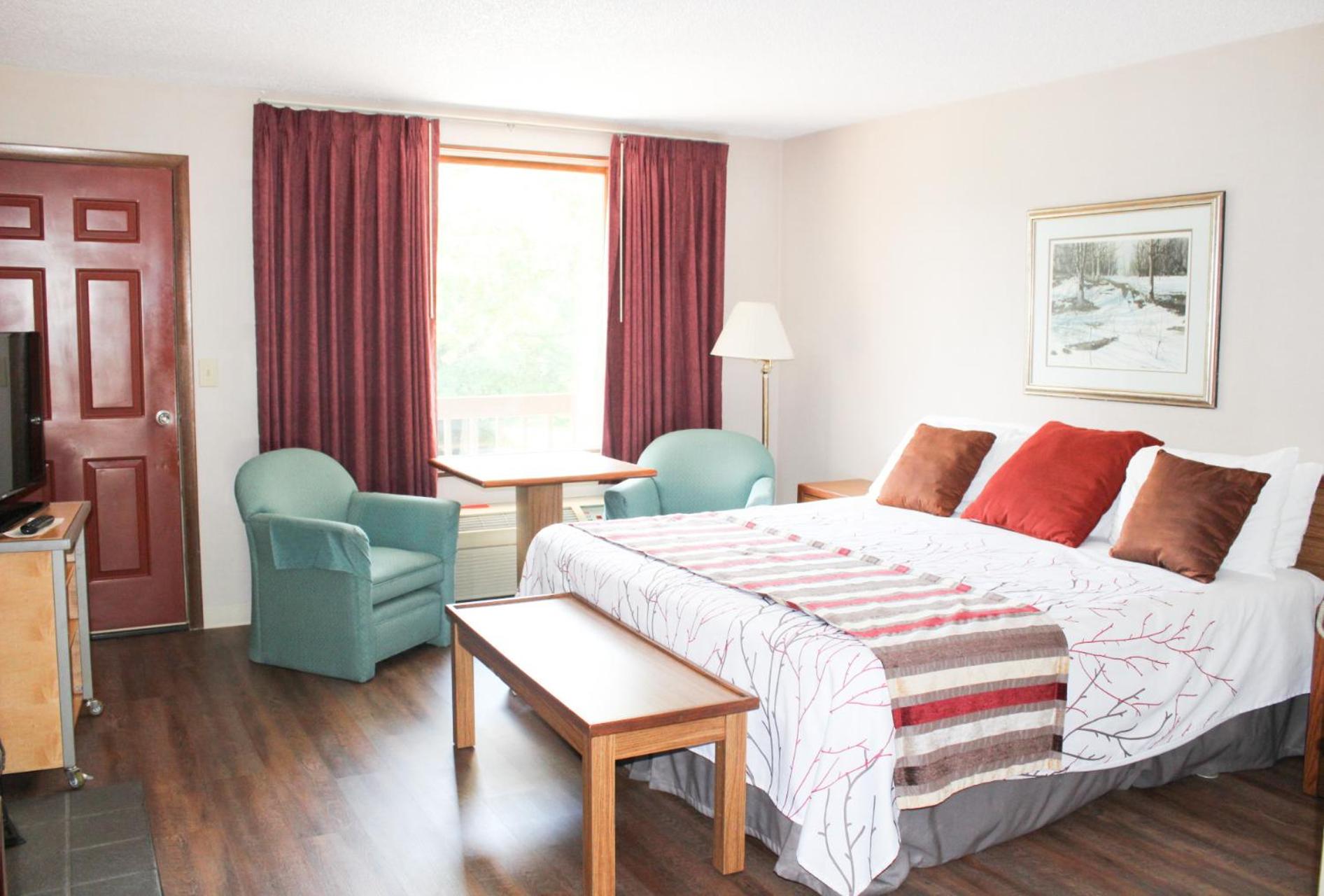 King Room with Balcony - Photo 2
