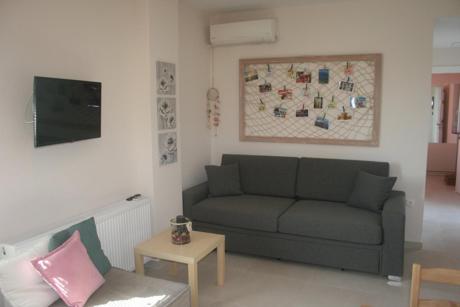 One-Bedroom Apartment photo 1