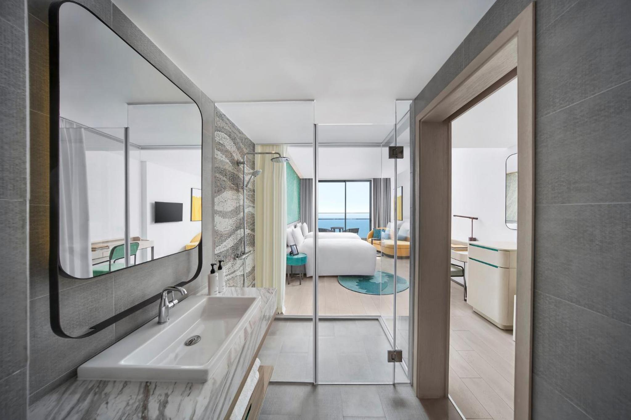 Deluxe Seaview Twin Room with Balcony - Photo 5